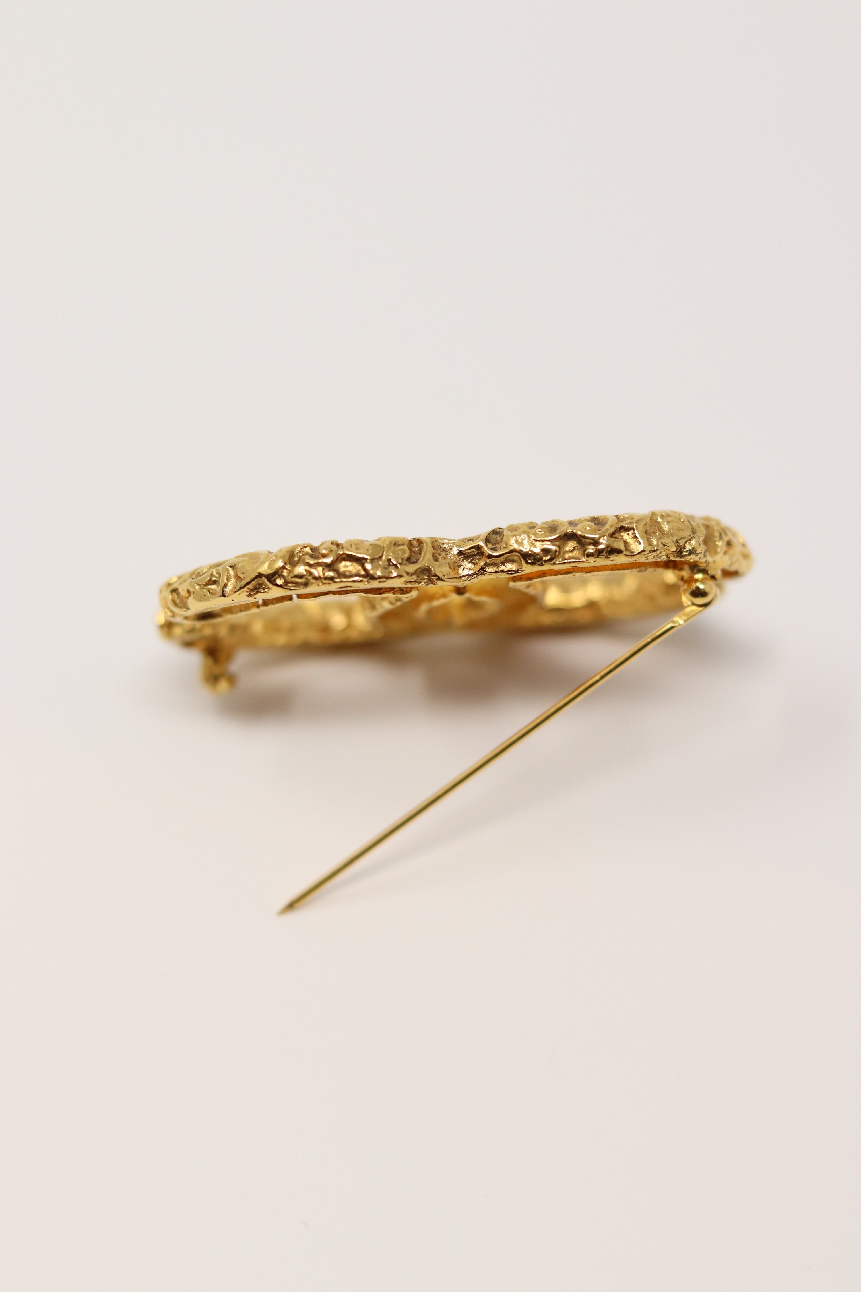 Pre-Owned CHANEL 1993 Florentine CC Brooch