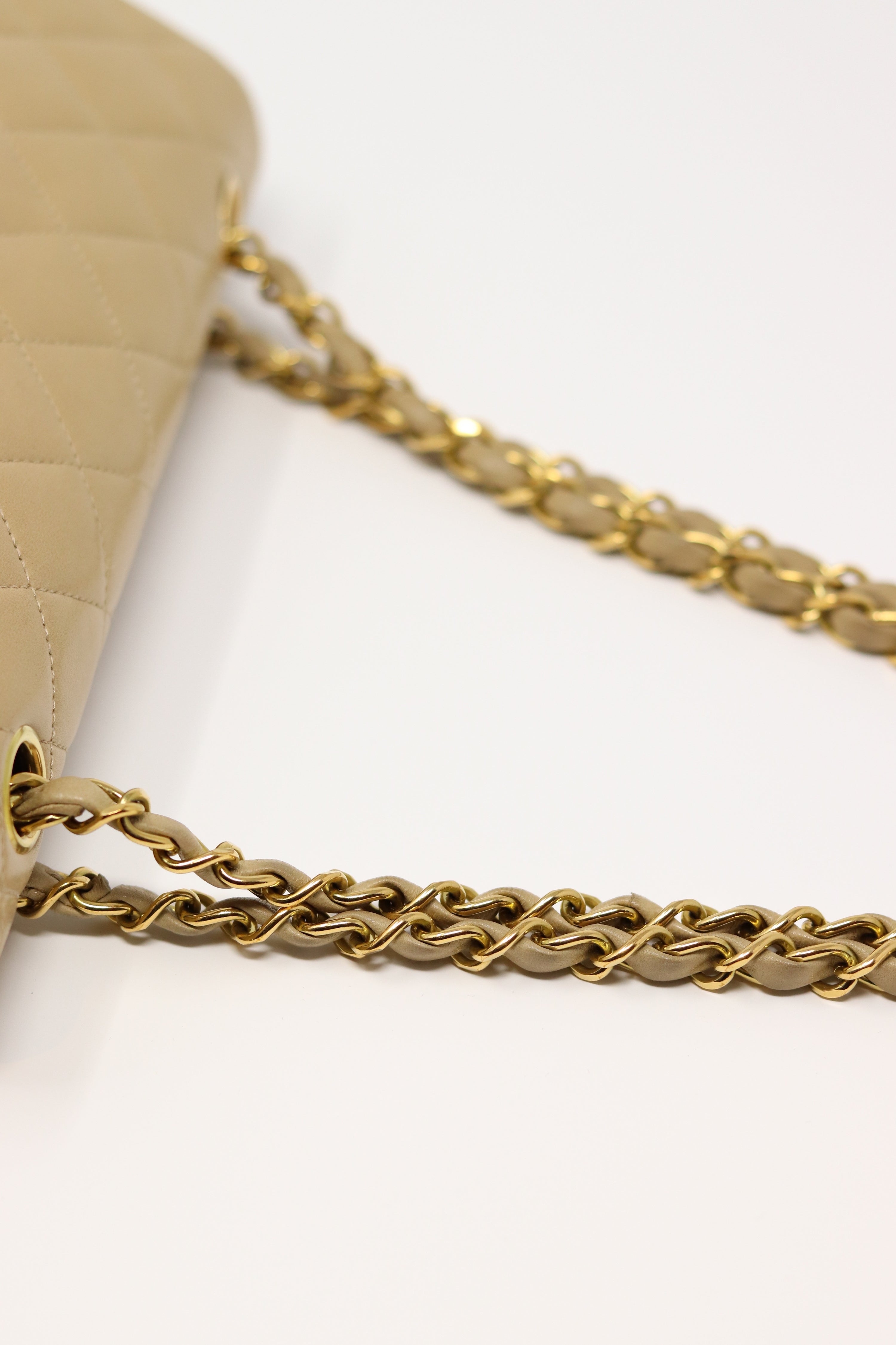 Pre-Owned CHANEL Beige Lambskin Classic Double Flap Small