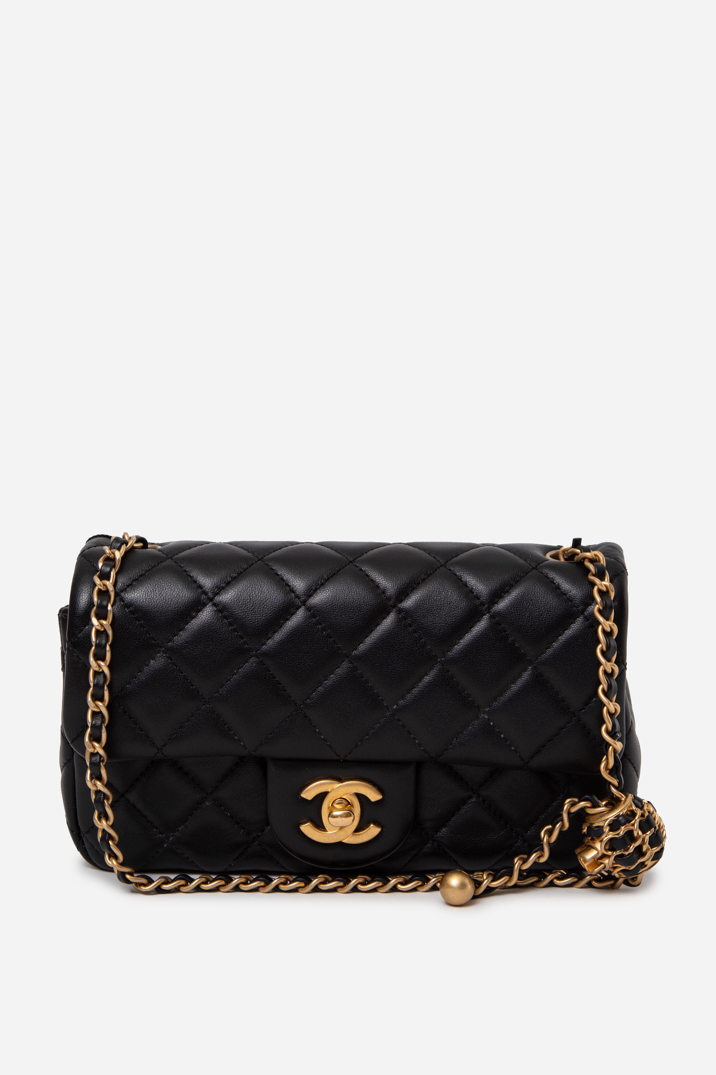 Pre-Owned CHANEL 2022 Lambskin Quilted CC Leather Pearl Crush Mini