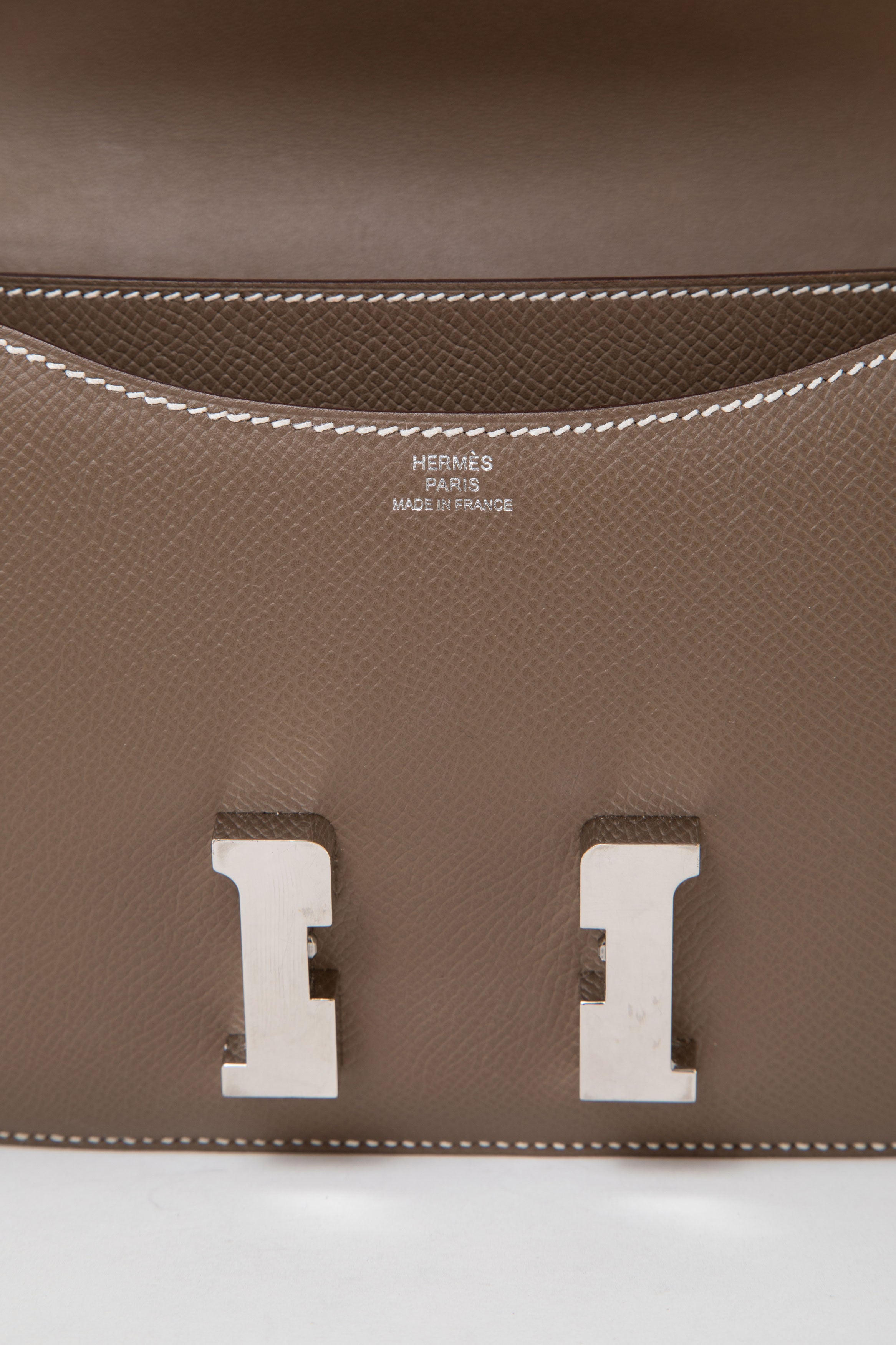 Hermès 2023 Etoupe Epsom Leather Constance 18 PHW
