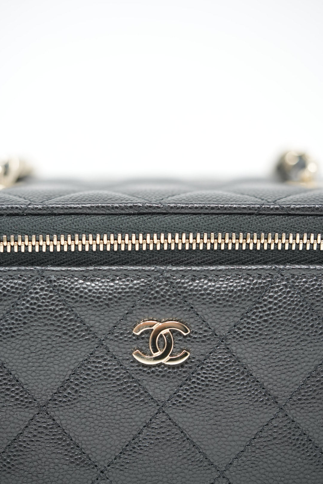 Pre-Owned Chanel 2023-2024 Caviar Long Vanity Case Crossbody