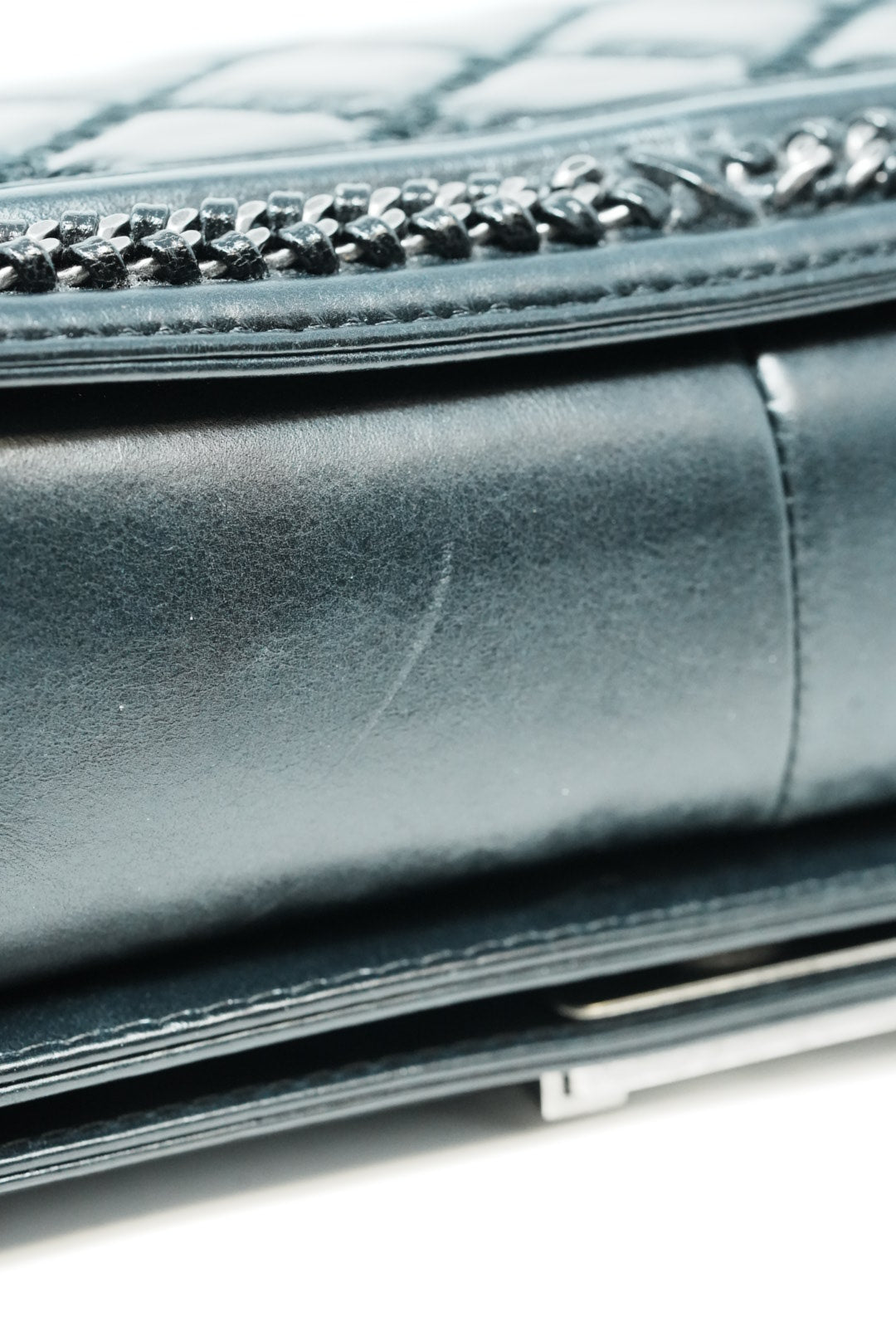 Pre-Owned Chanel Medium Boy Flap Bag with Handle