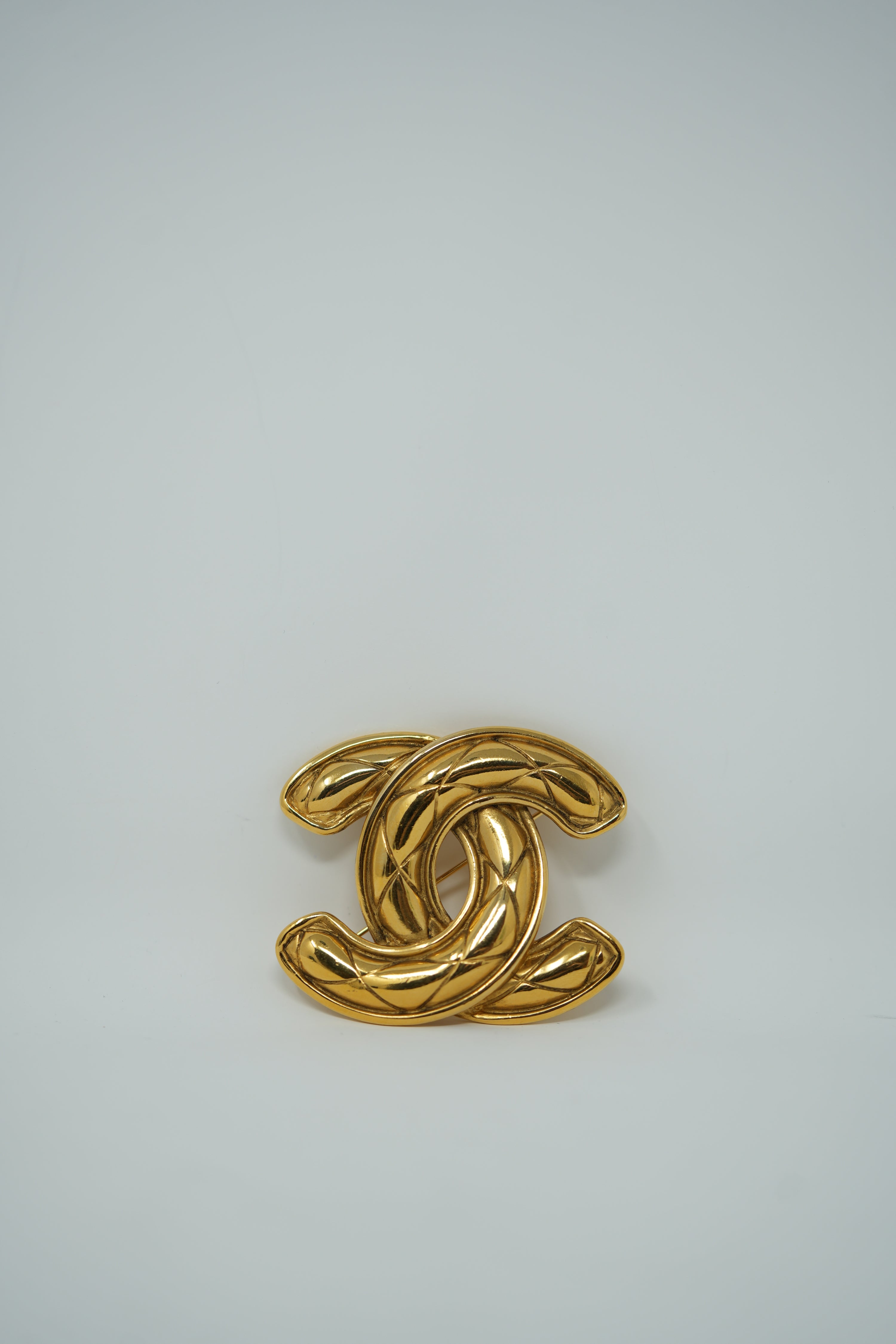 Pre-owned CHANEL 80's Quilted CC Brooch Large