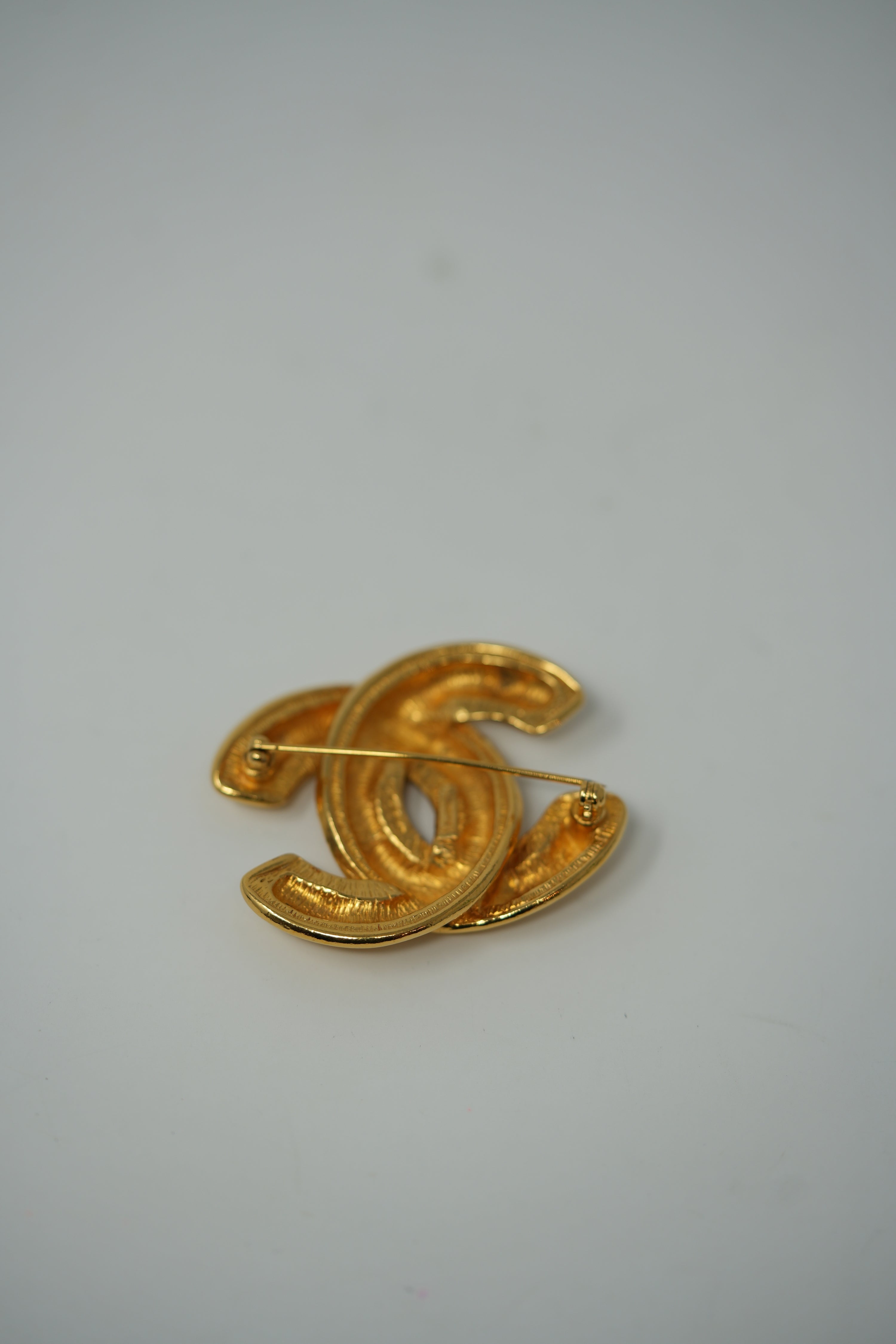 Pre-owned CHANEL 80's Quilted CC Brooch M