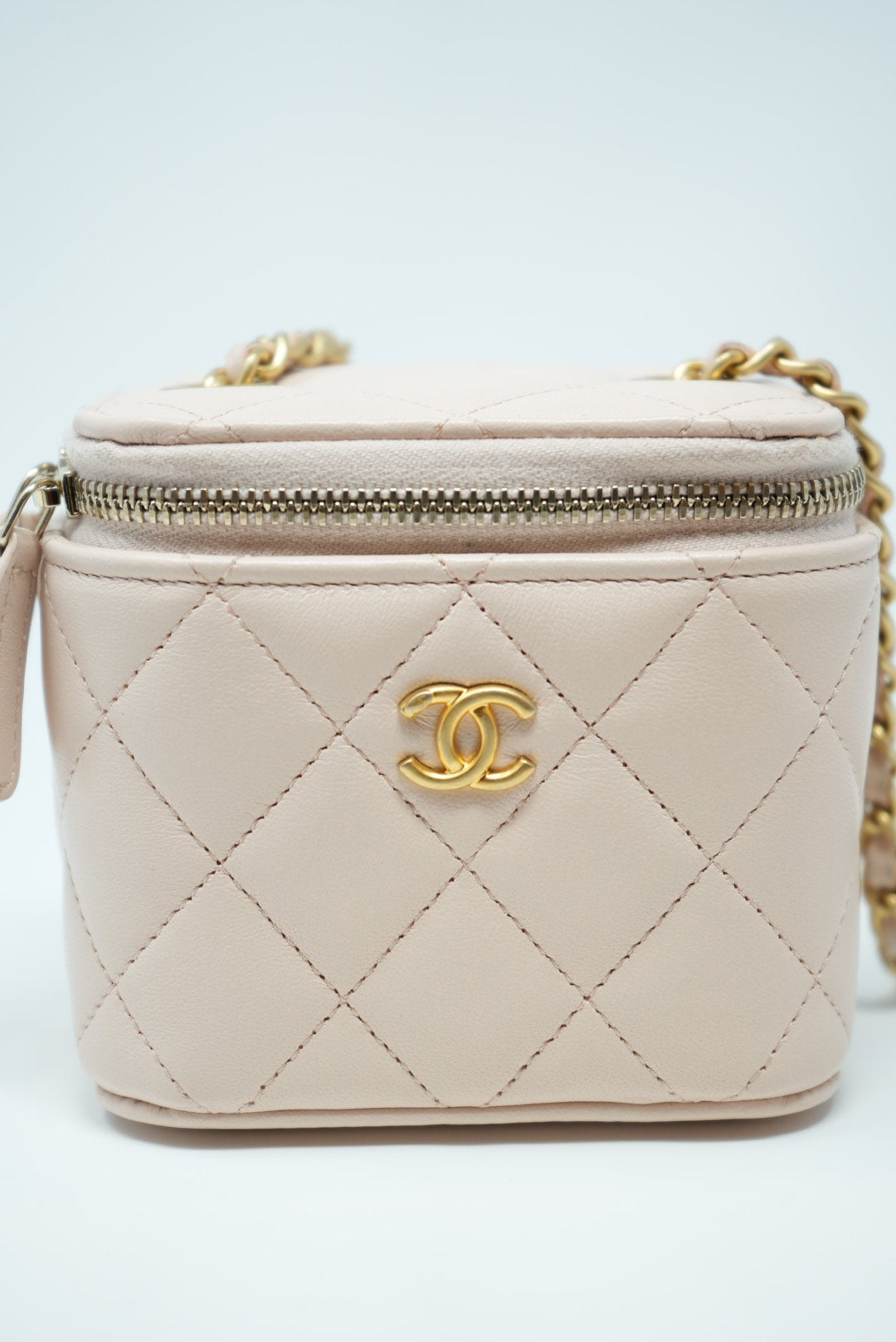 Pre-Owned Chanel 2021 SMALL VANITY WITH CHAIN Beige