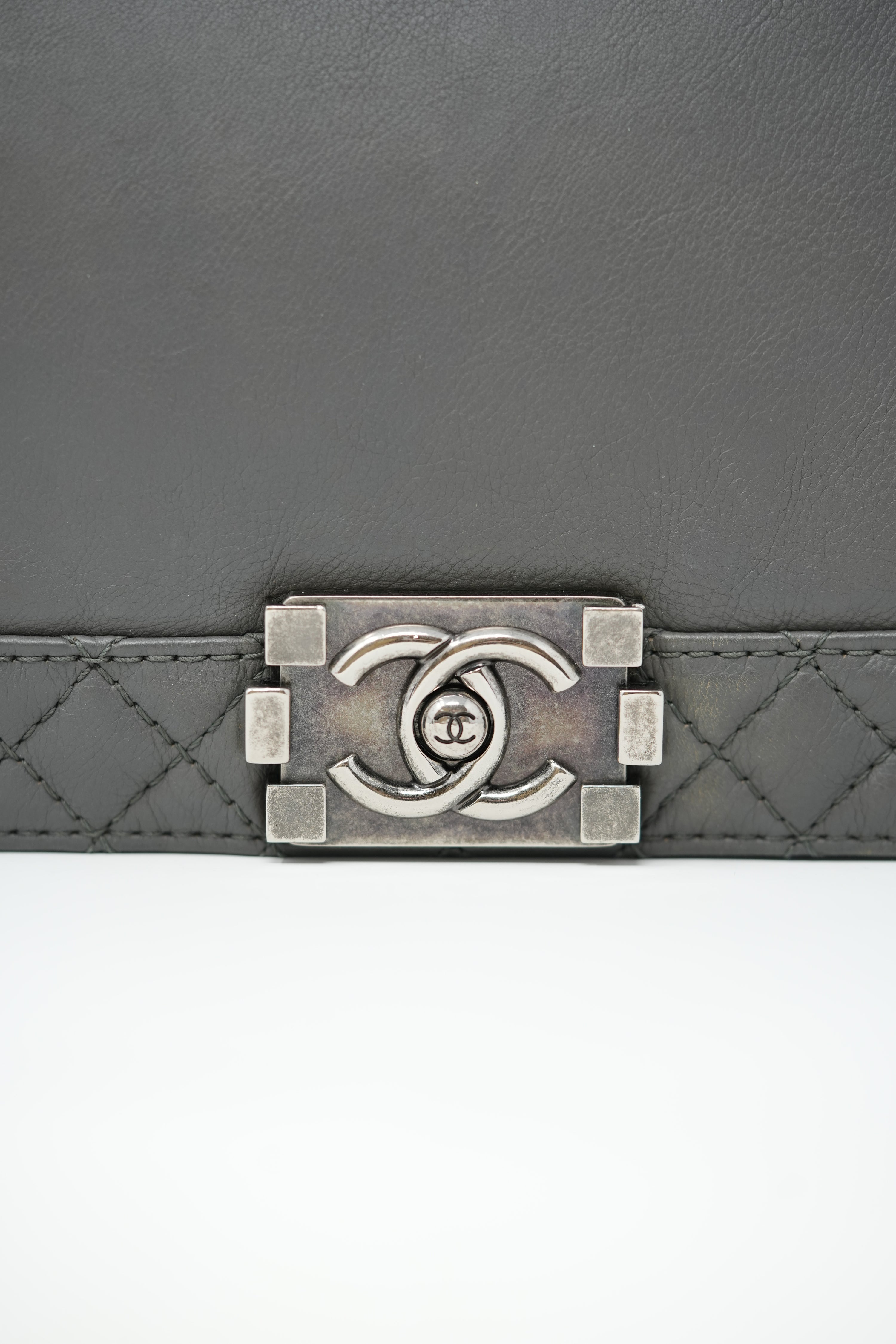 Pre-owned Chanel Medium Reverso Boy Calf