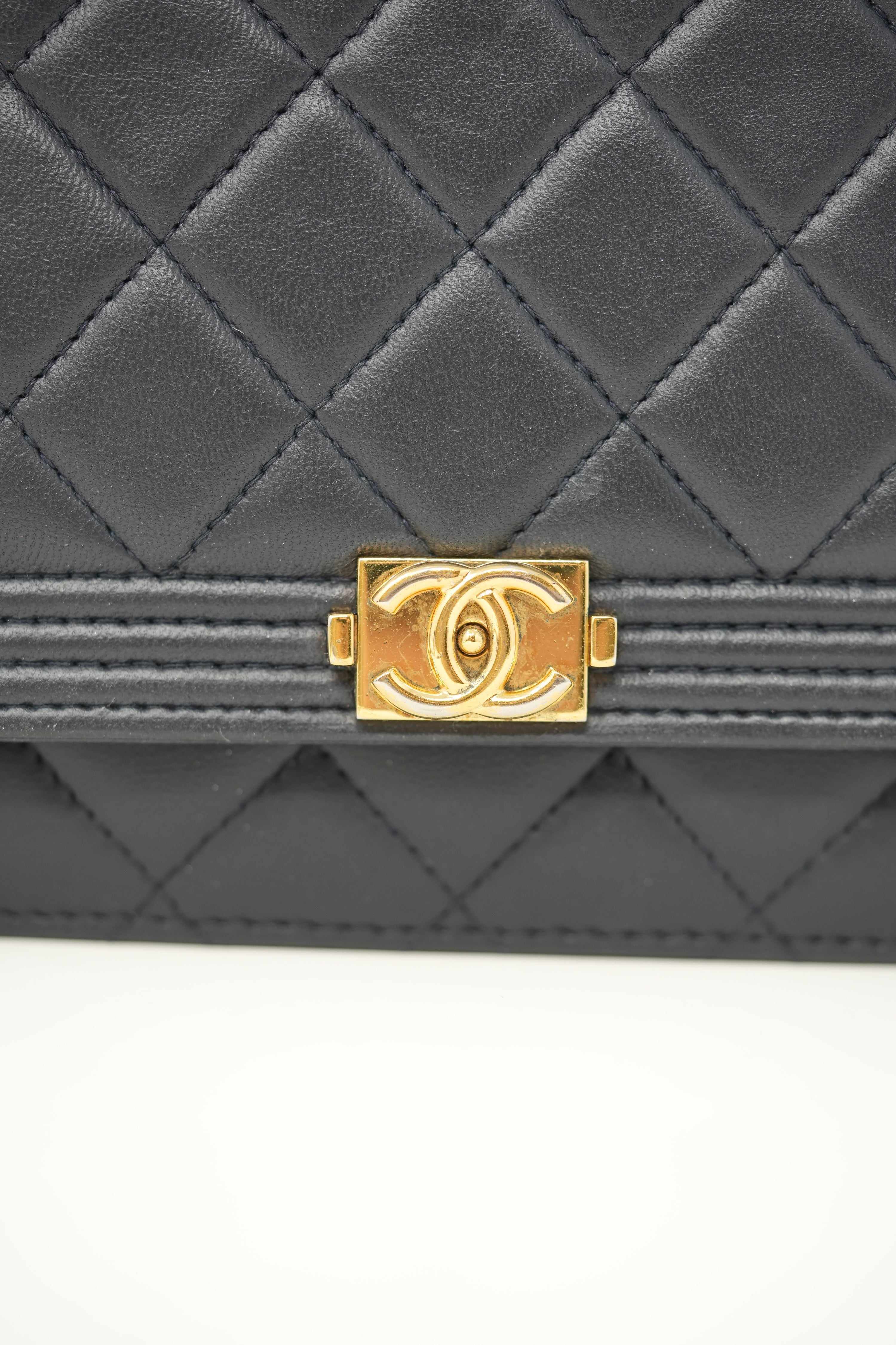 Pre-owned Chanel Boy Wallet On Chain Navy - Refurblished