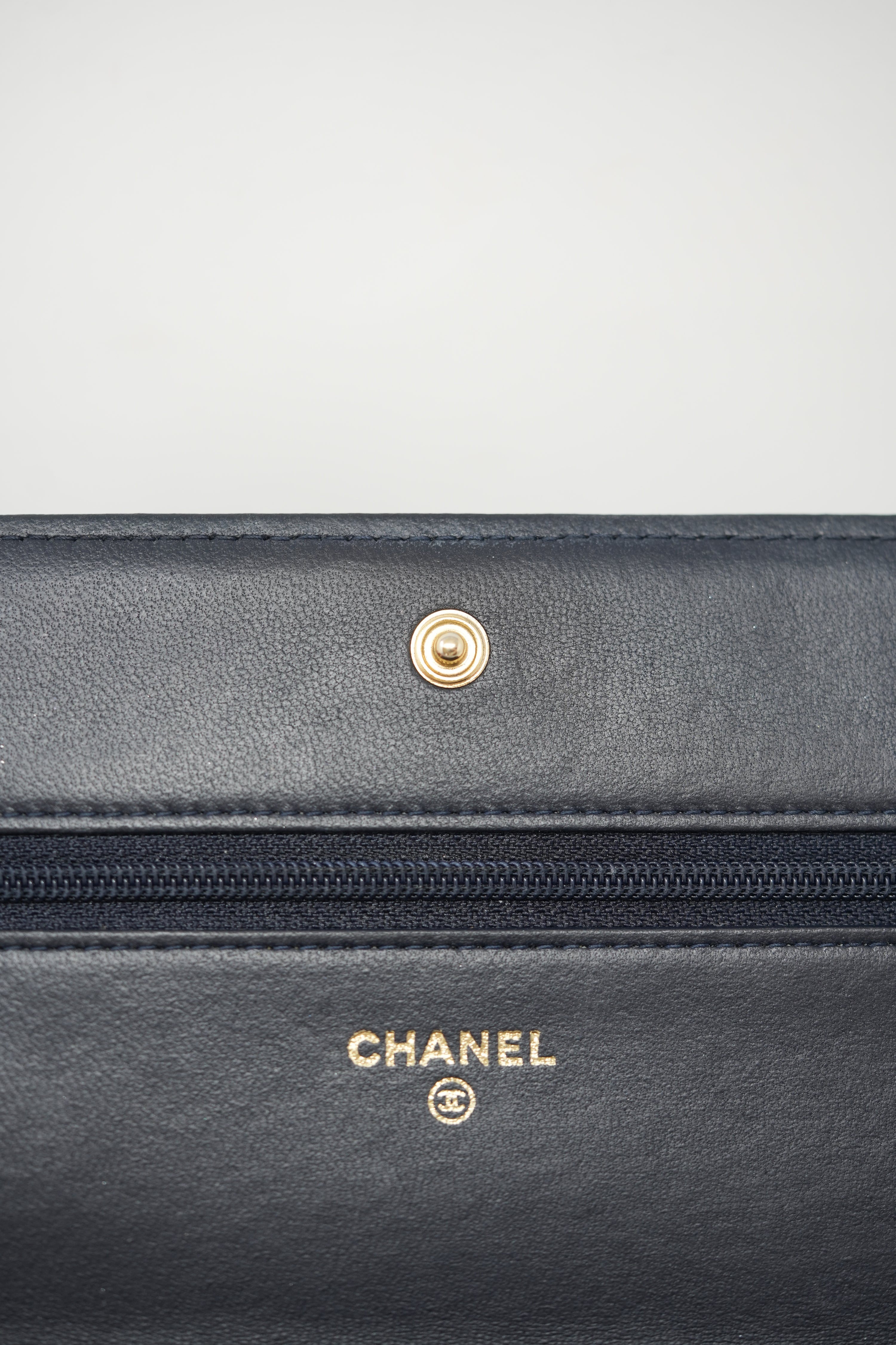 Pre-owned Chanel Boy Wallet On Chain Navy - Refurblished