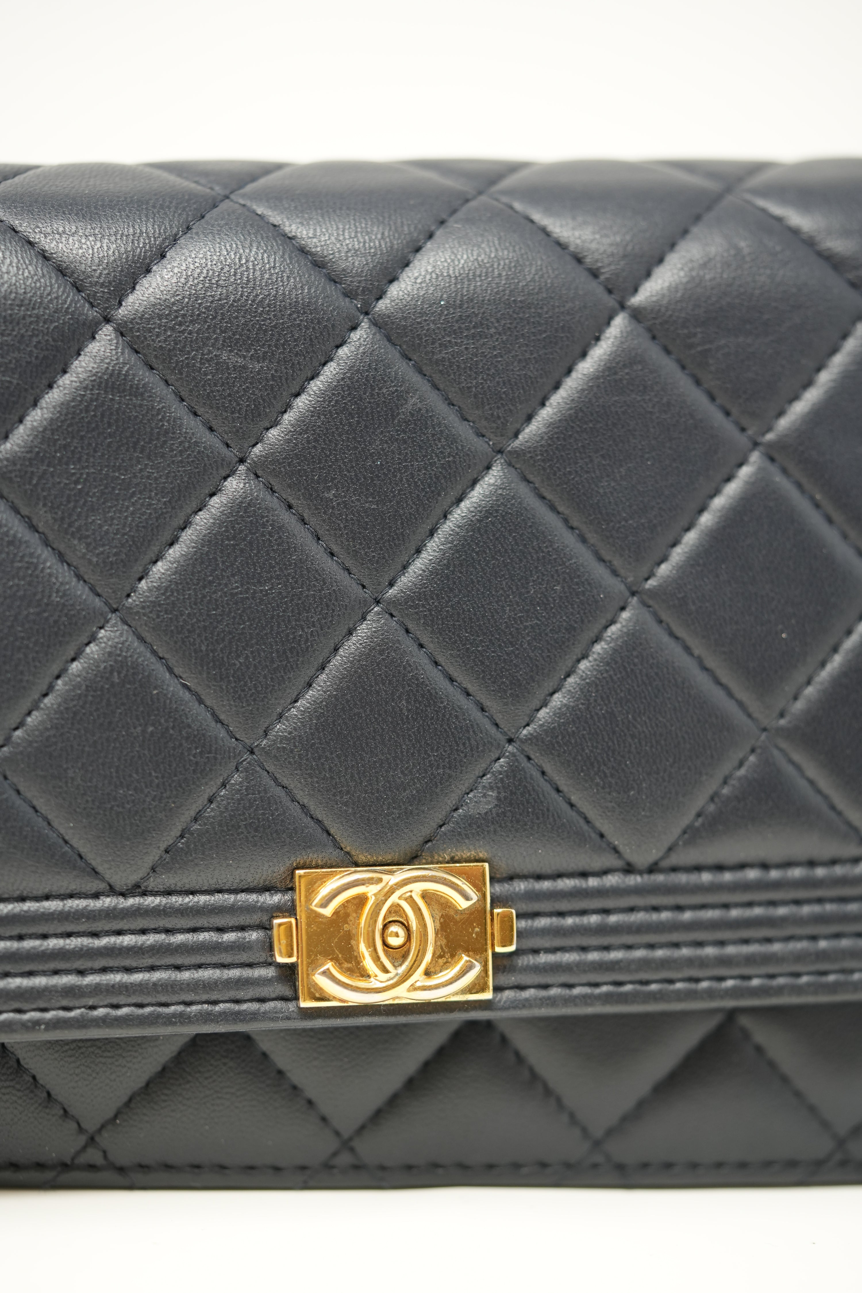 Pre-owned Chanel Navy Lambskin Boy Wallet On Chain - Refurblished