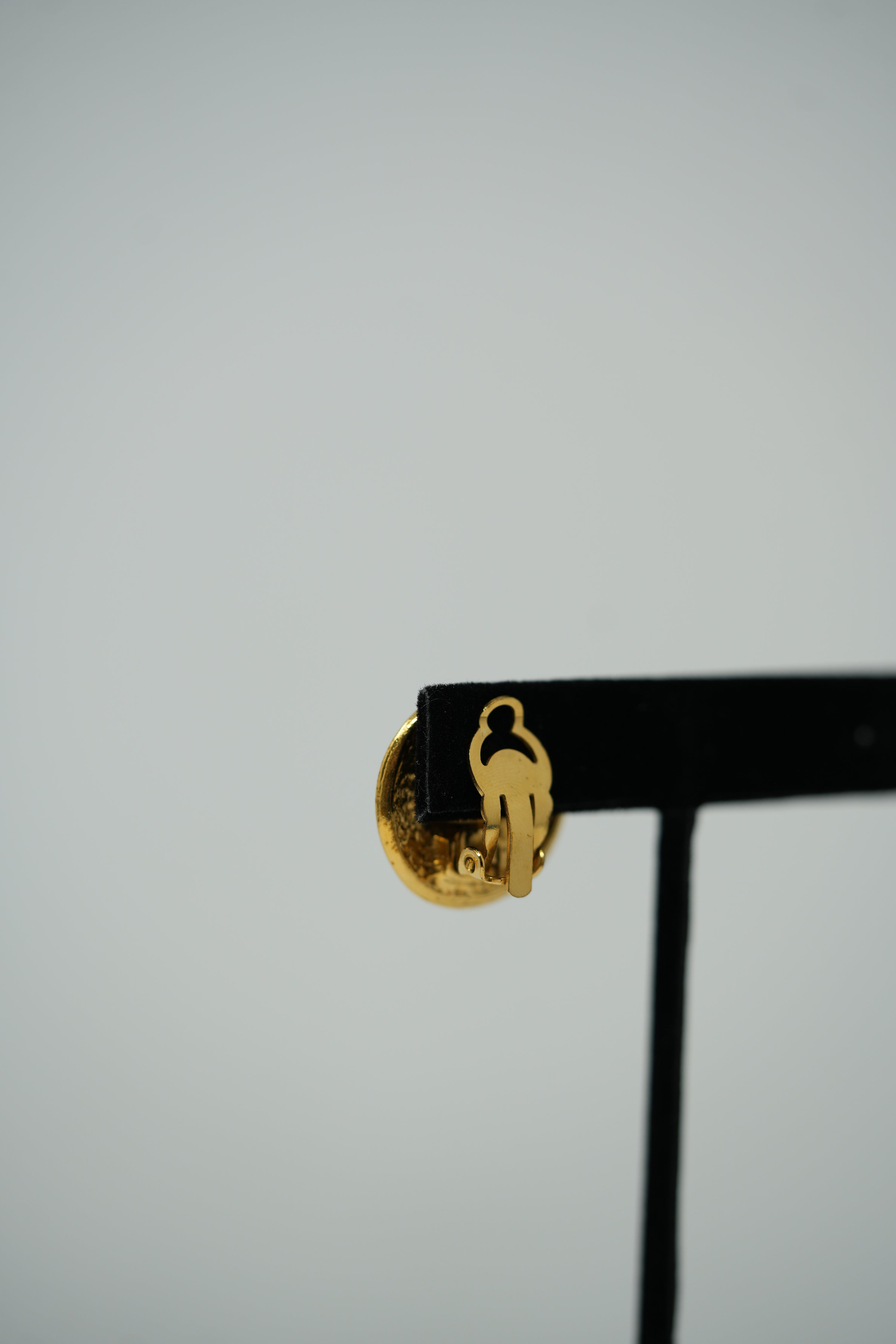 Pre-owned Chanel CC Button Earrings 1994