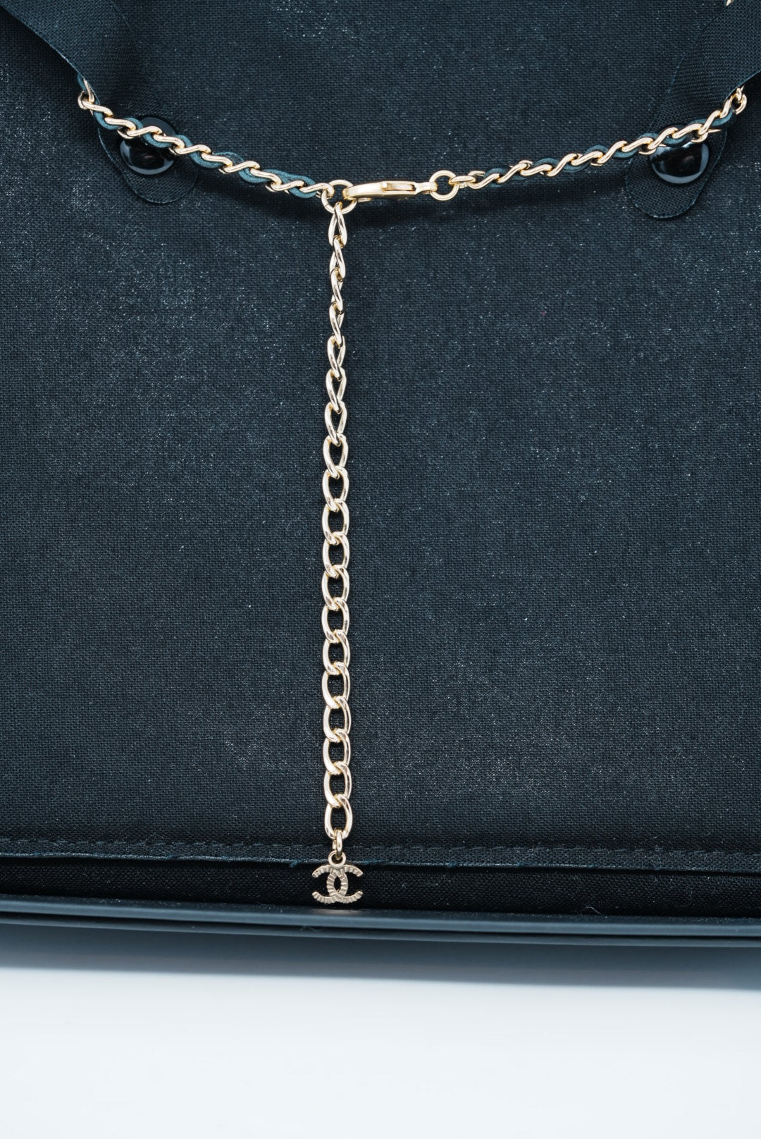 Pre-Owned Chanel Heart CC Necklace