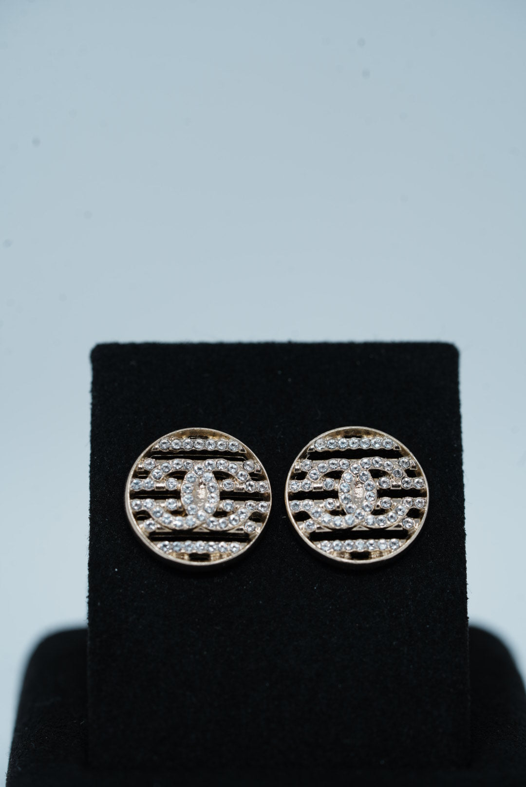 Pre-Owned Chanel Round CC Rhinestone Earrings 2020