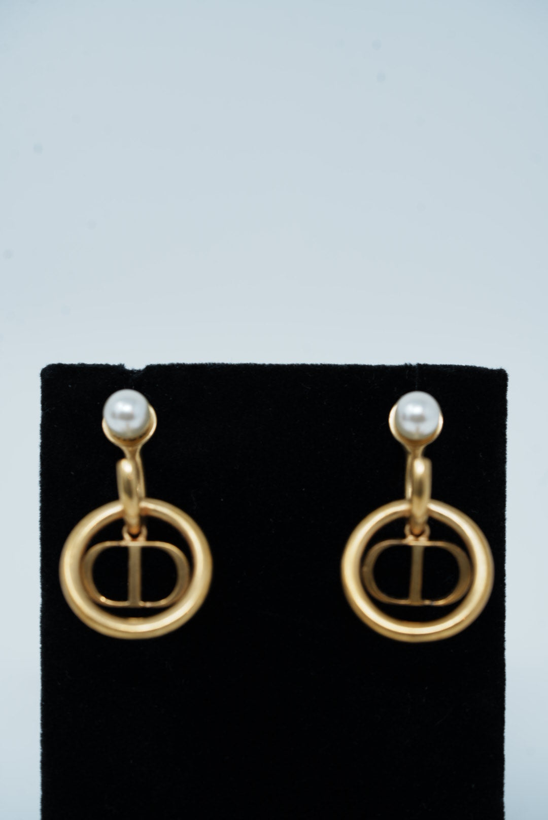 Dior 30 Montaigne Pearl Earrings