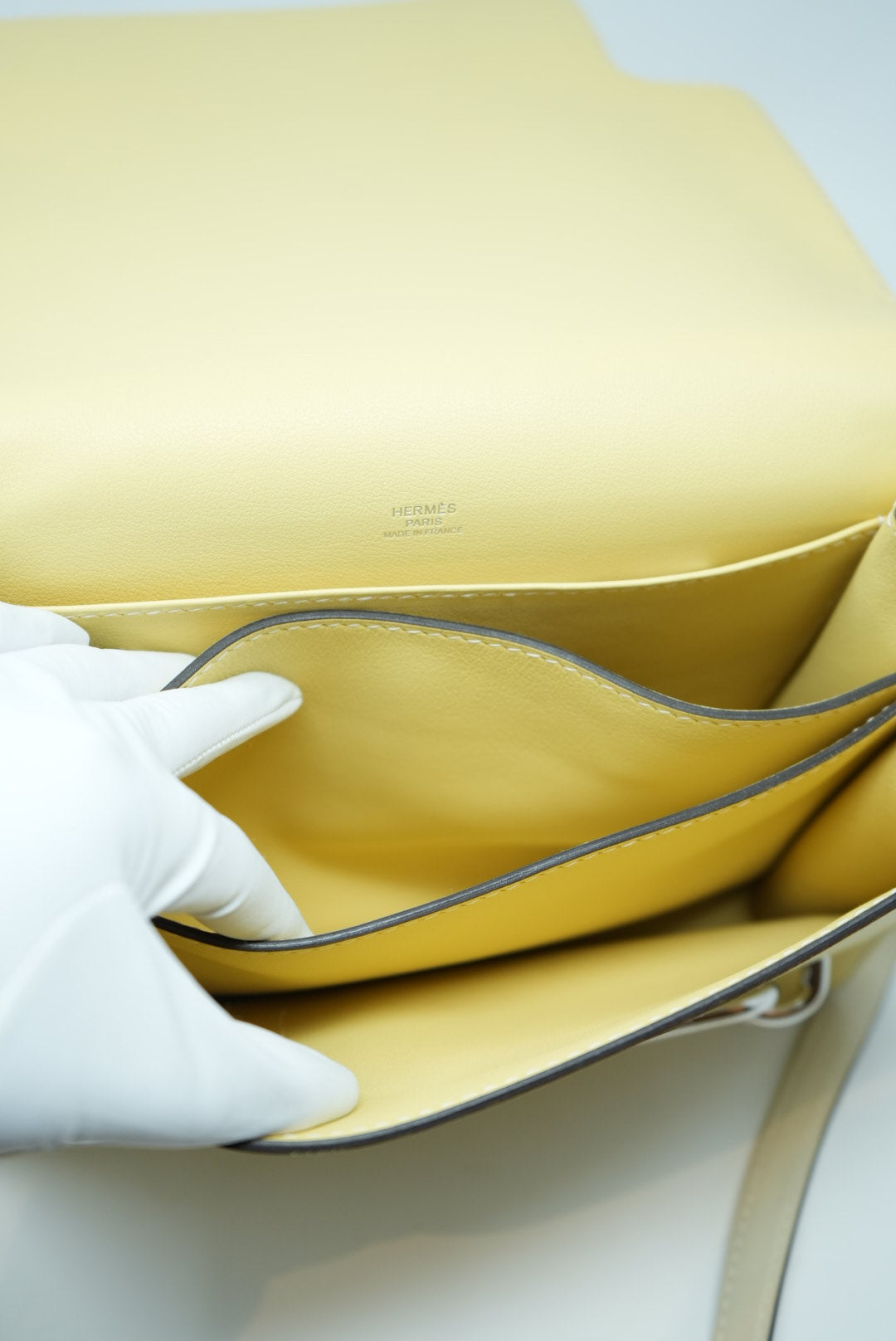 Hermes Roulis 23 Club Ecru-Noir/Jaune poussin/Craie Swift