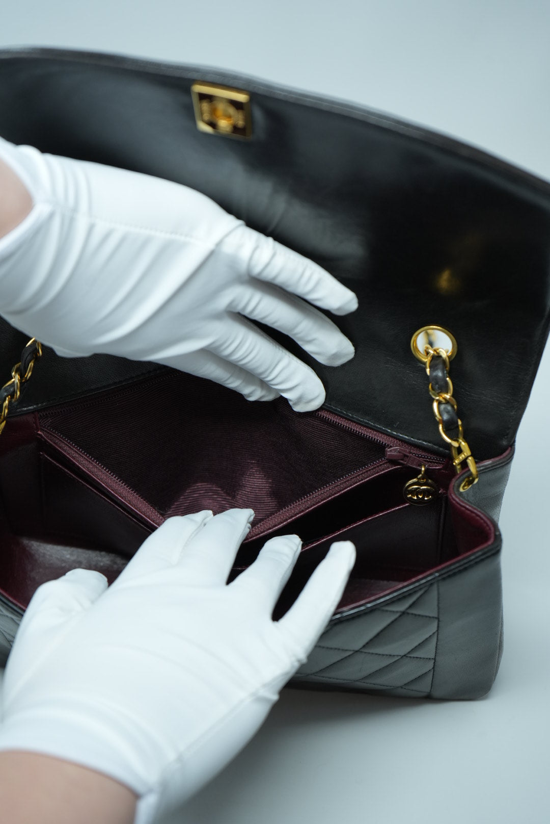 Pre-Owned CHANEL Lambskin Diana Flap Bag Medium