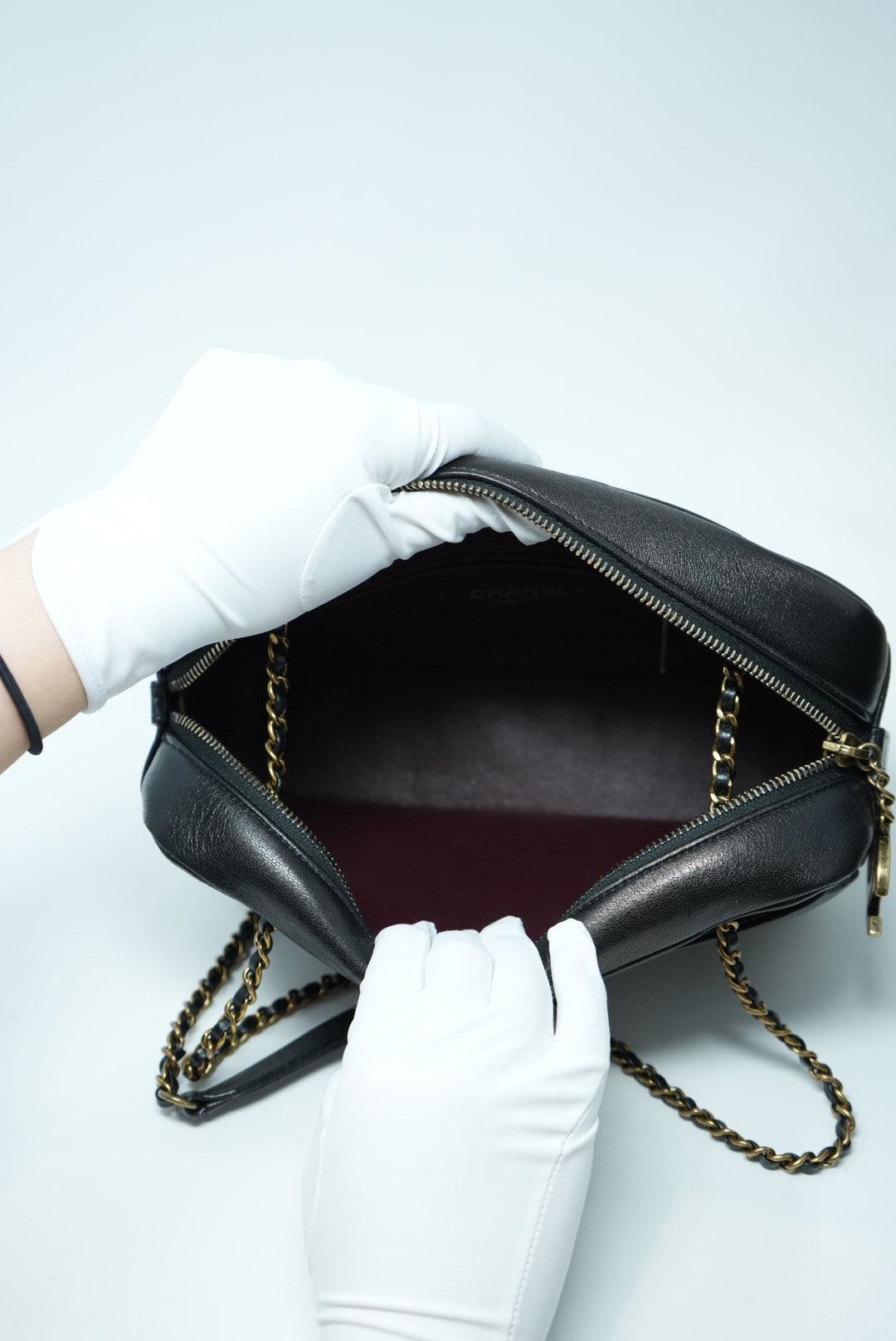 Pre-Owned Chanel Black Camera Crossbody/Shoulder Bag