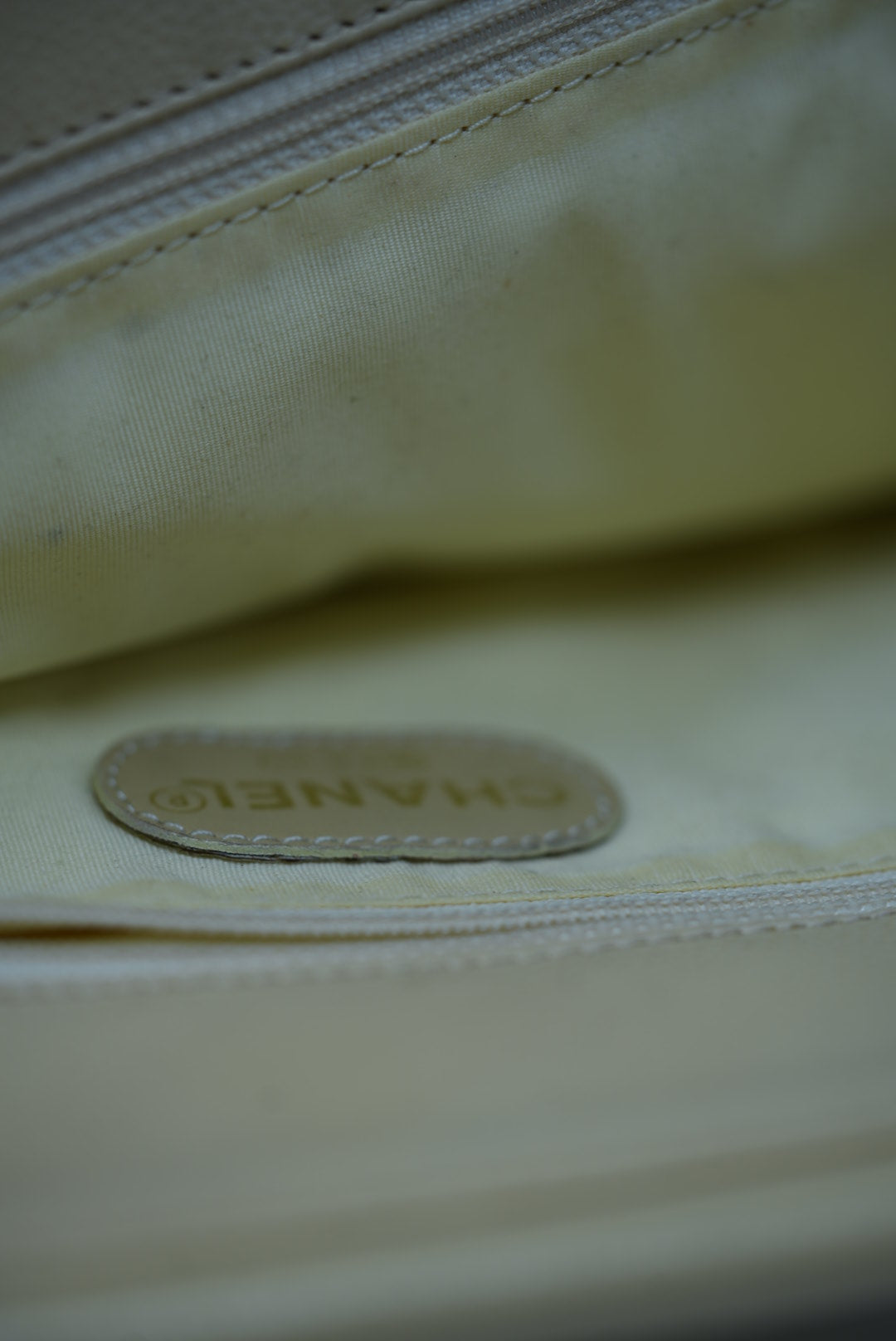 Pre-Owned Chanel Wood Handle Beige Handbag 2000-2002