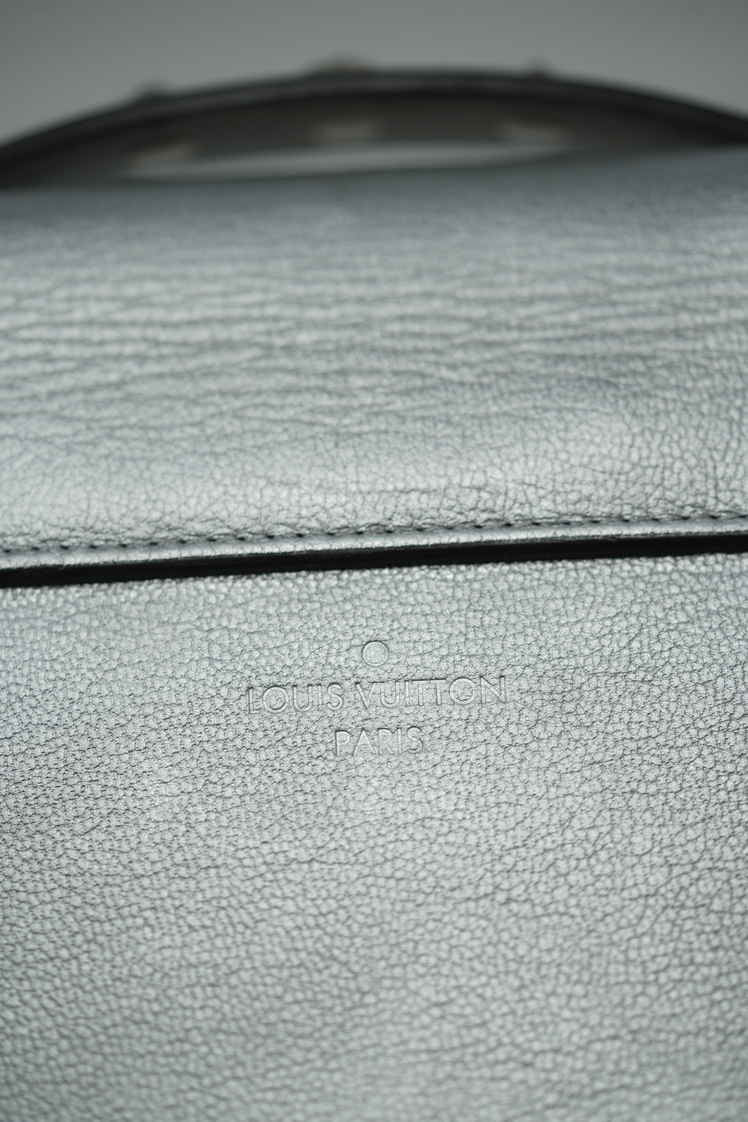 Louis Vuitton 2016 Silver Leather Very Chain Bag