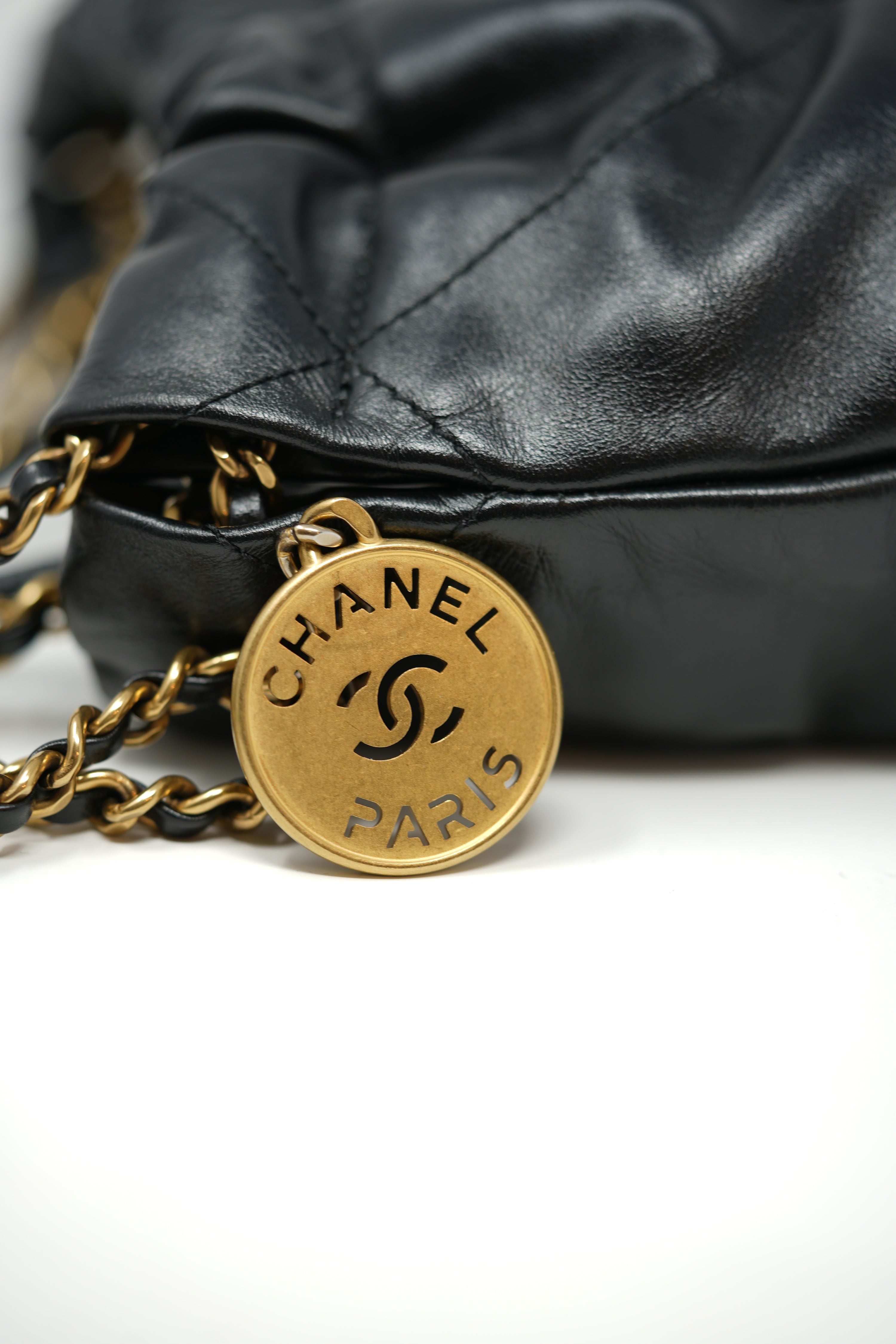 Pre-Owned Chanel 2023 Mini 22 Bag Black Calfskin