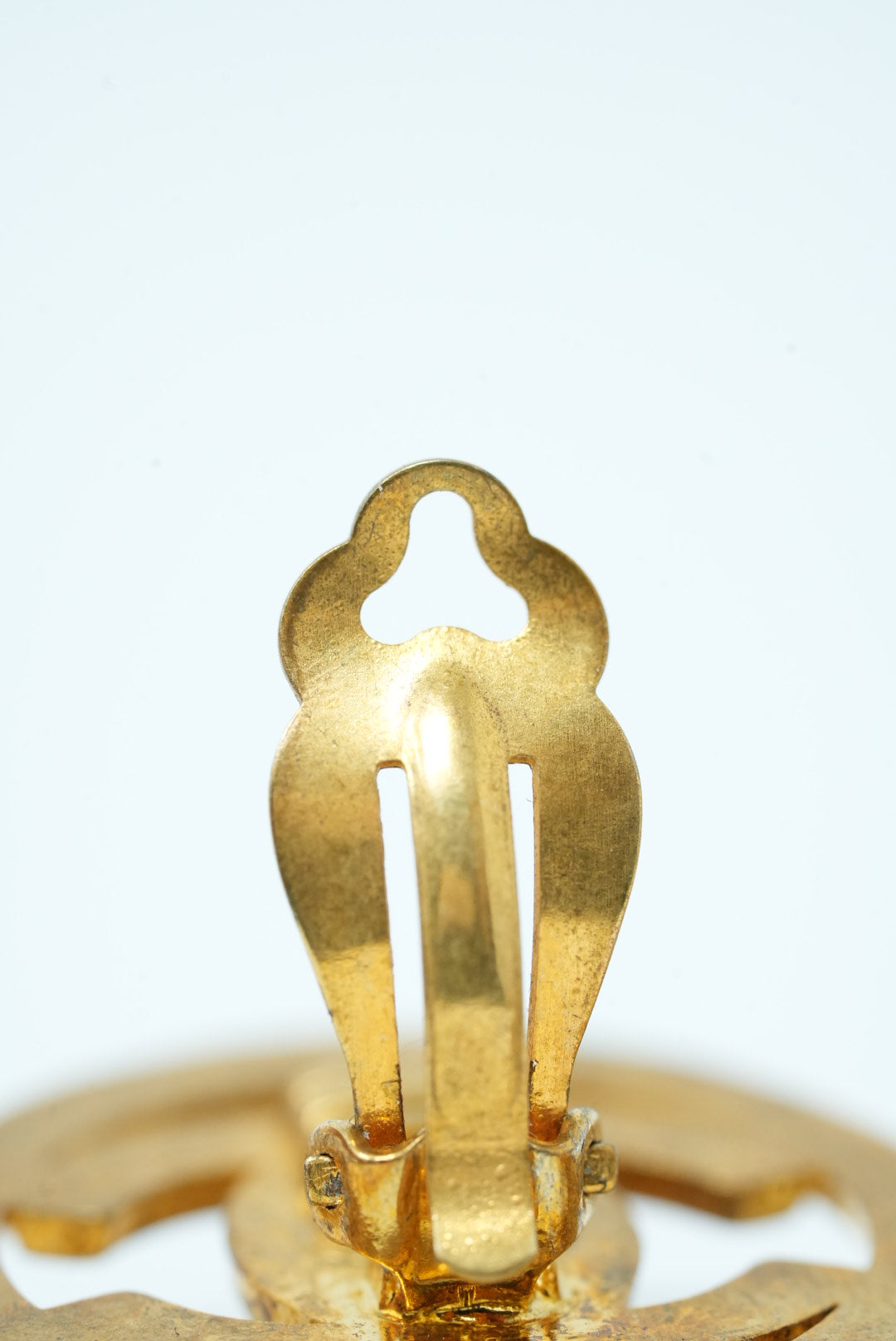 Pre-Owned Chanel Button TurnLock Clip on 1997 gold-plated