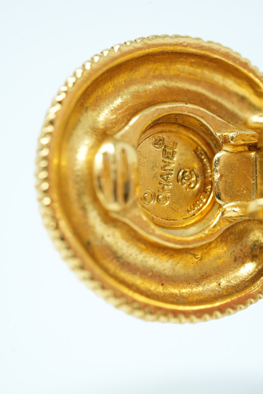 Pre-Owned Chanel Faux Pearl Button Earrings