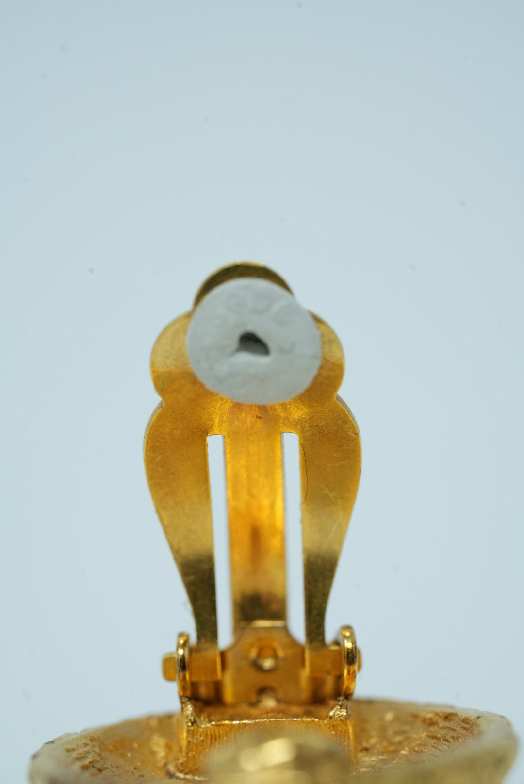 Pre-Owned Chanel CC Round Earrings Clip-On