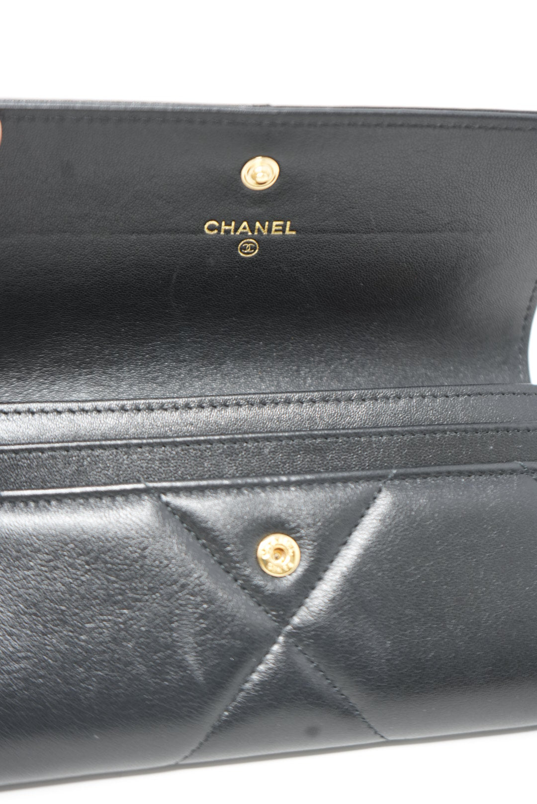 Pre-Owned Chanel Black Lambskin 19 Flap Wallet 2023