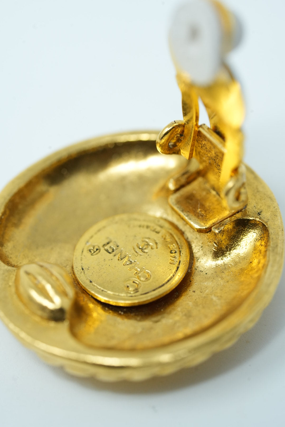 Pre-Owned Chanel CC Button Earring Clip-On