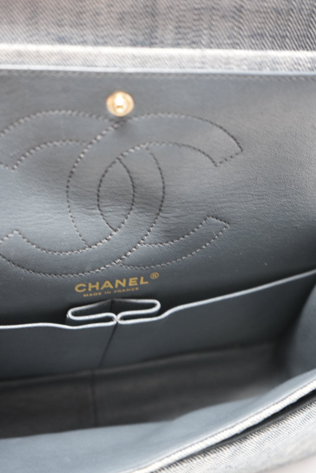 Pre-Owned CHANEL V Chevron 2.55 226 Reissue Flap Bag Denim