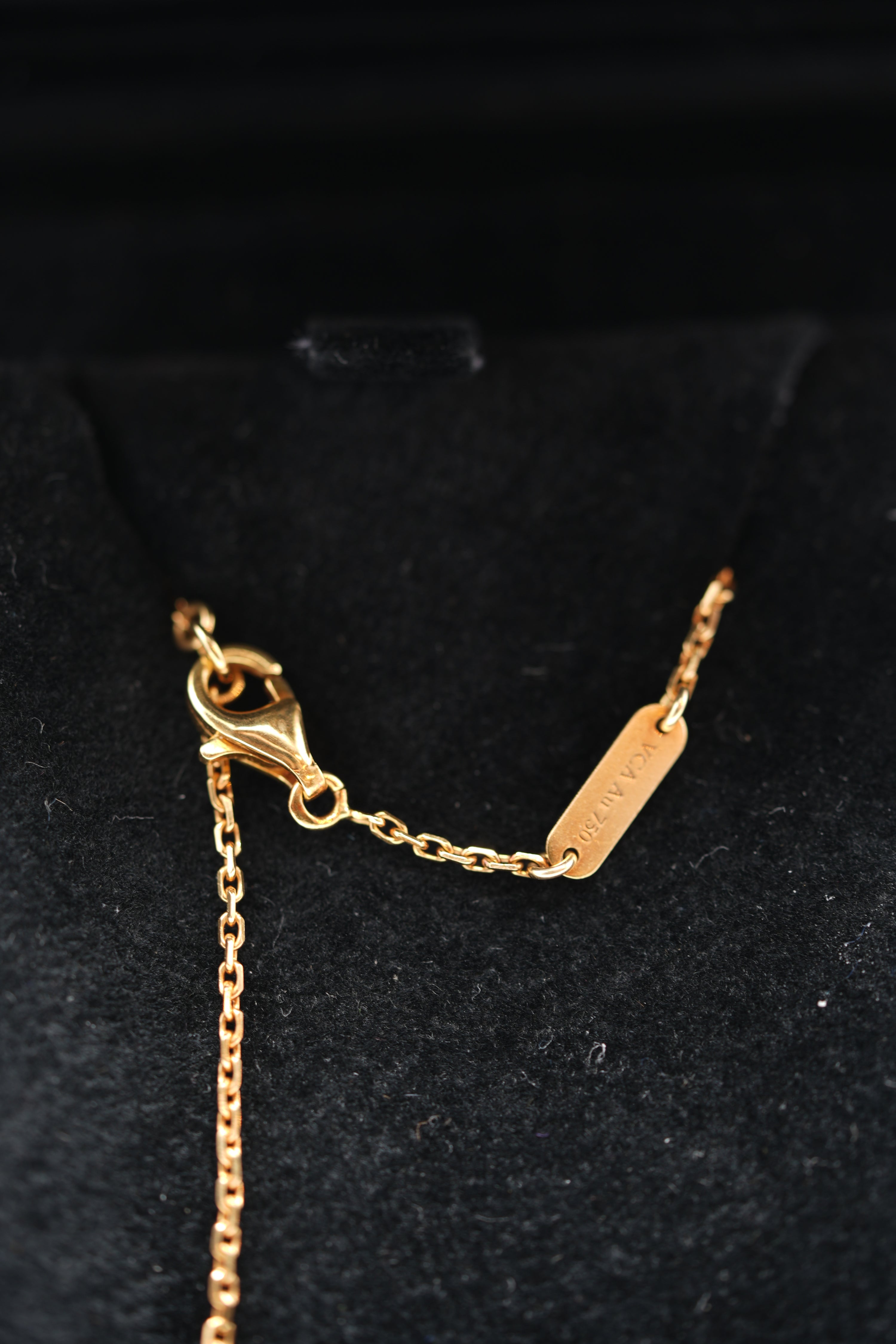Van Cleef&Arpels Vintage Alhambra pendant 18K
