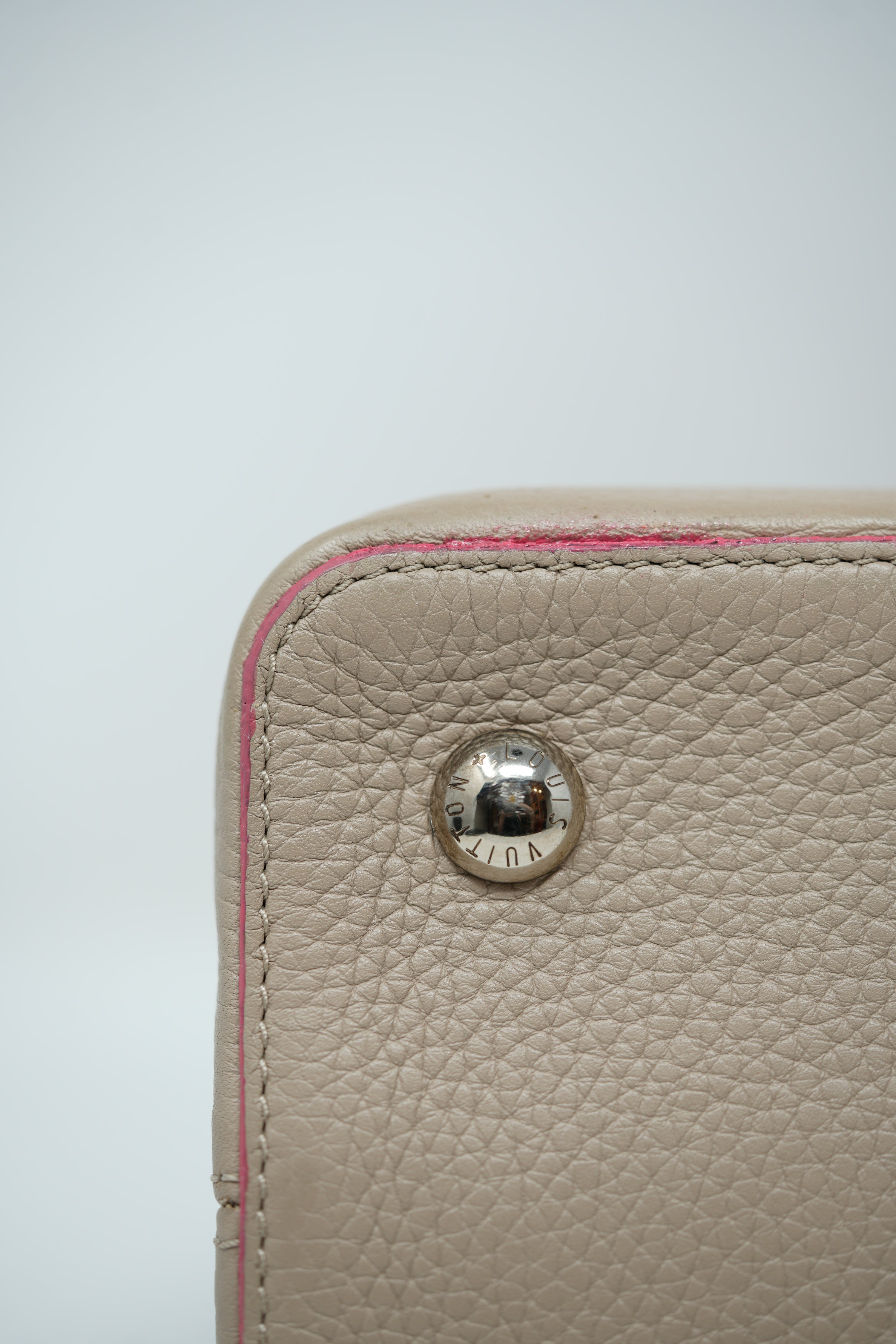Louis Vuitton 2014 Beige Taurillon Leather Capucines MM Top Handle Bag