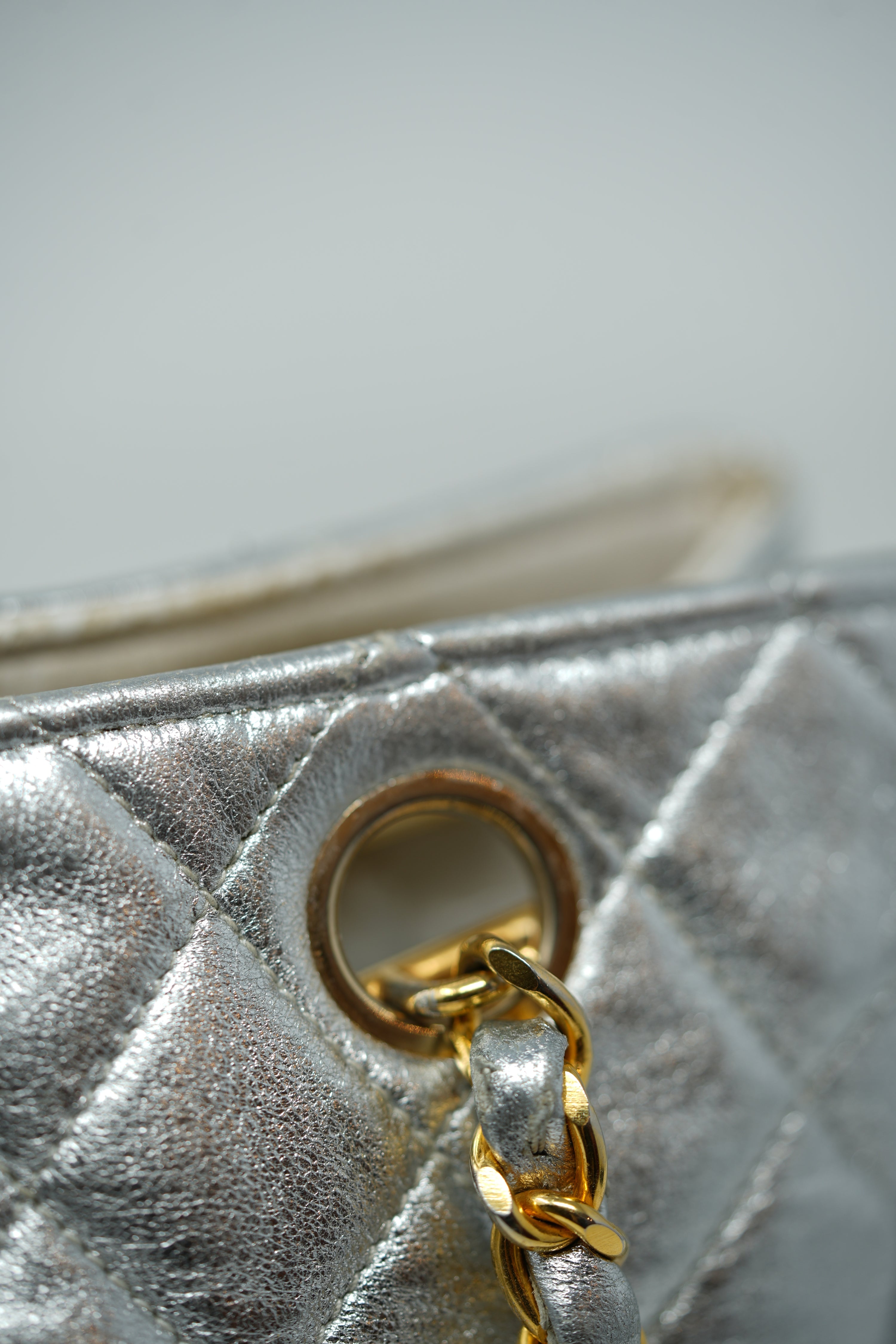 Pre-Owned Chanel 1986–1988 Silver Lambskin Quilted Shoulder Bag