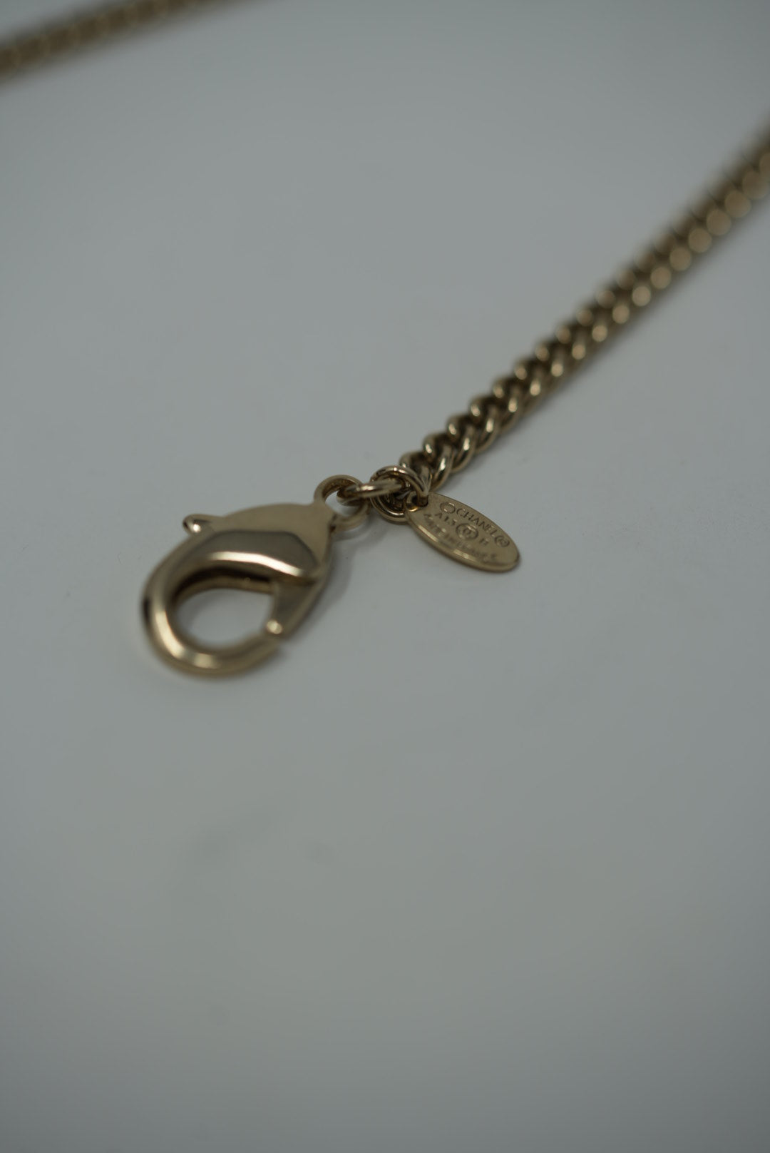 Pre-Owned Chanel 2013 Faux Pearl CC Logo Long Necklace