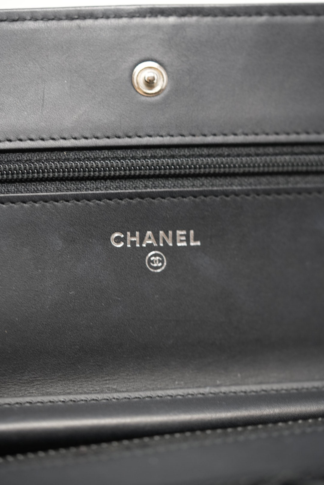 Pre-Owned Chanel 2014 Black Patent Wallet on Chain