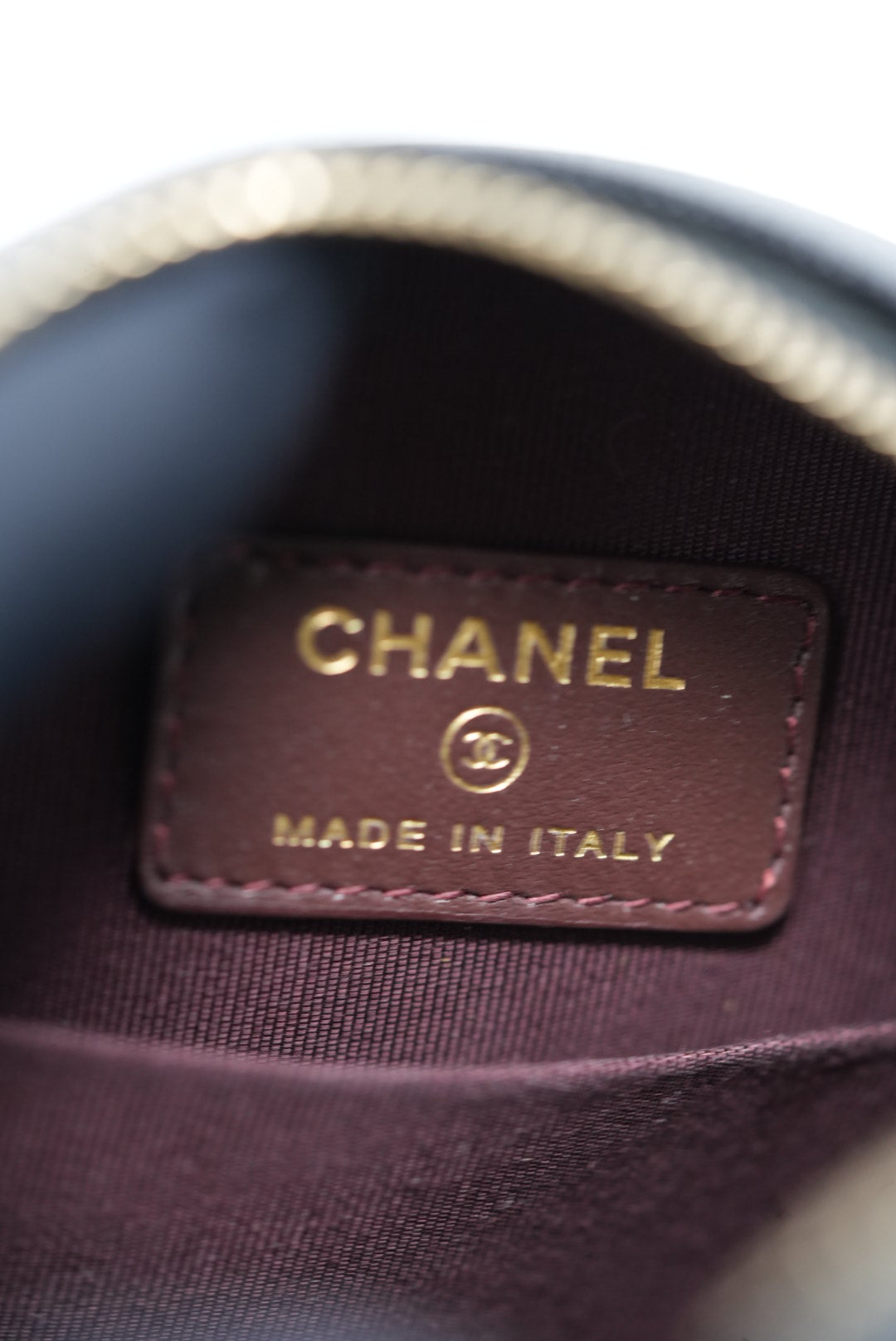 Pre-Owned Chanel Caviar Round Clutch w/Chain