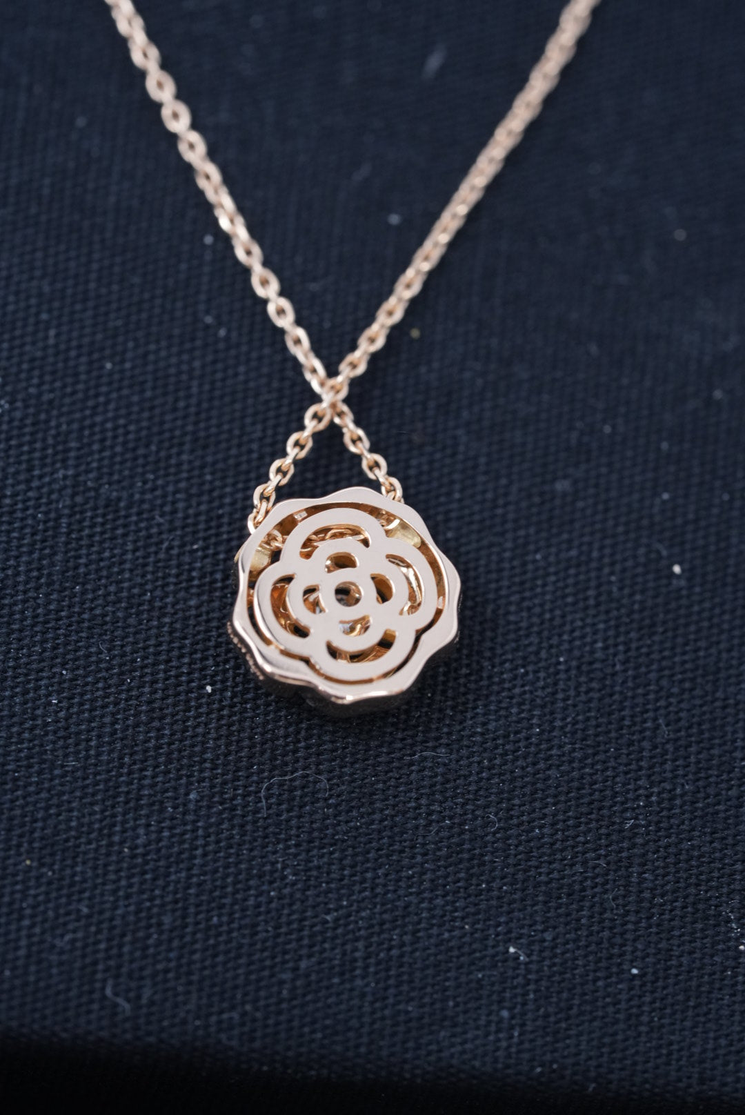 Pre-Owned Chanel EXTRAIT DE CAMÉLIA NECKLACE 18K pink gold, diamond