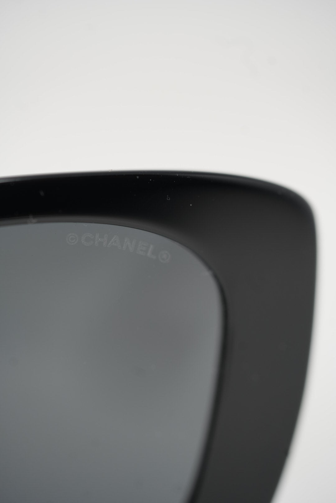 Pre-Owned Chanel Acetate Strass Square Sunglasses