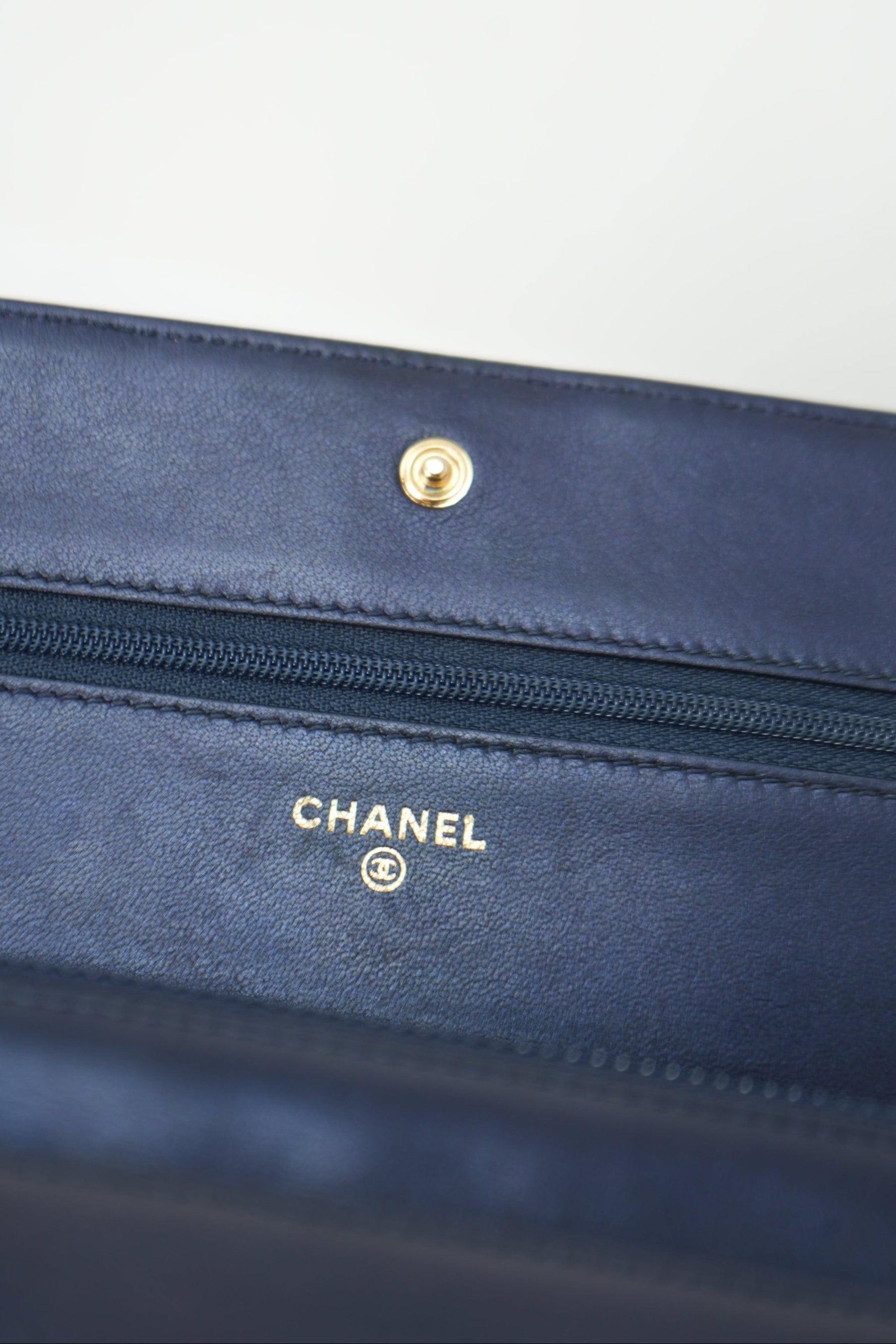 Pre-Owned Chanel Lambskin Boy Wallet On Chain Navy