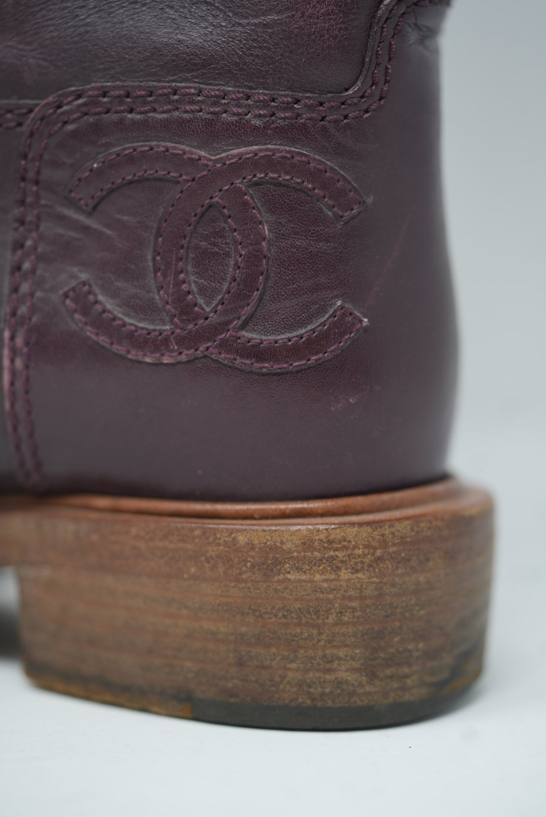 Pre-Owned Chanel Red Leather CC Logo Boots