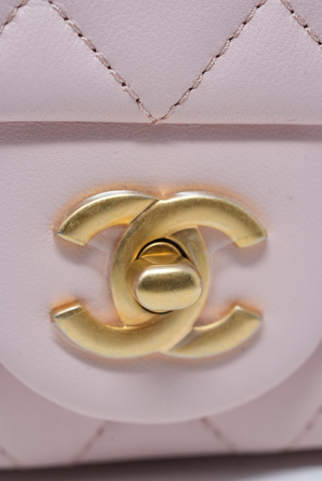 Pre-Owned Chanel Mini Flap Bag Pearl Crush 2023