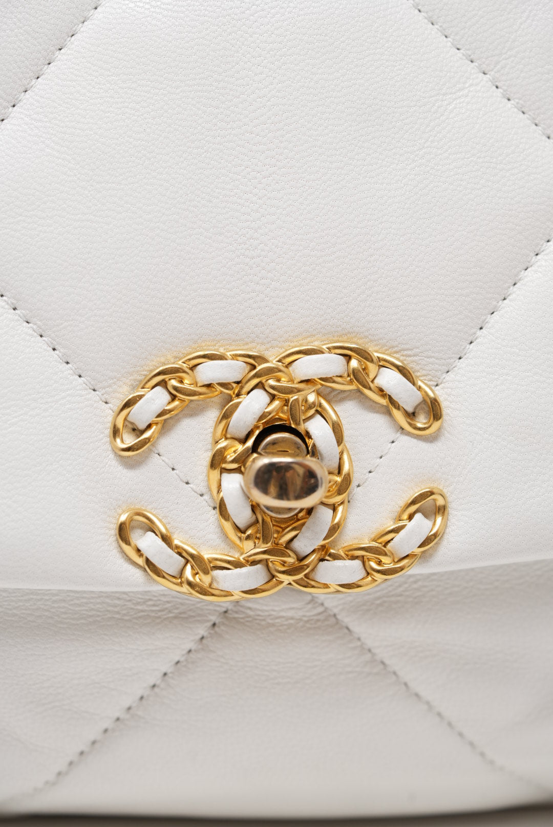 Pre-Owned Chanel 19 Flap Handbag