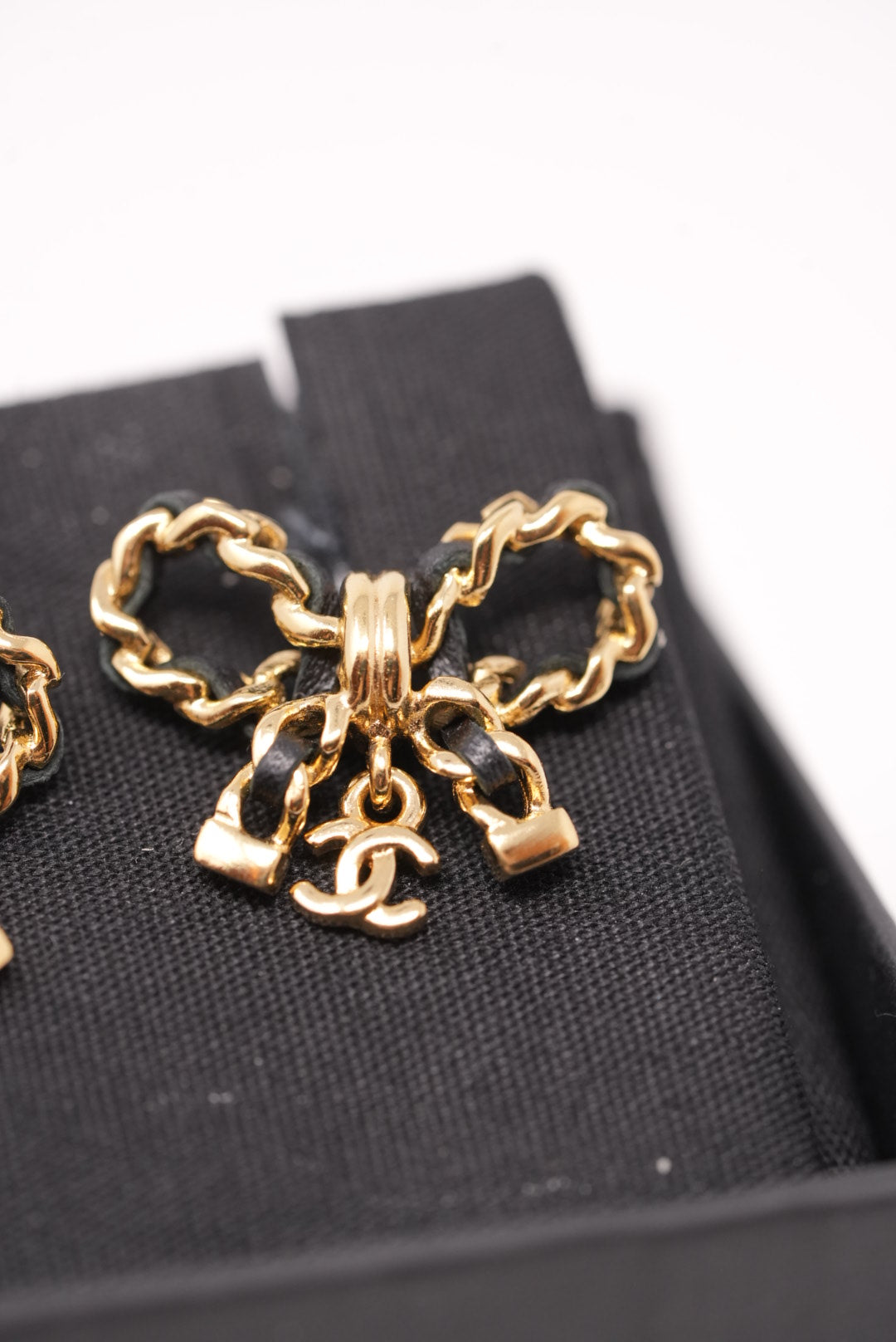 Pre-Owned Chanel 2022 CC Chain Bow Earrings