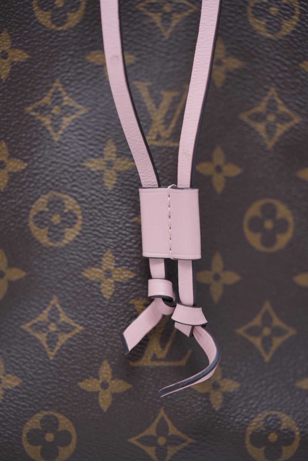 Louis Vuitton NeoNoe Handbag 2017