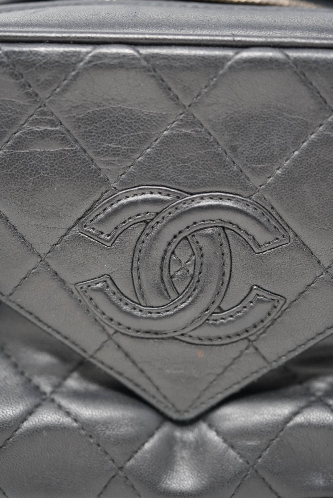 Pre-Owned Chanel Black Lambskin Camera Bag