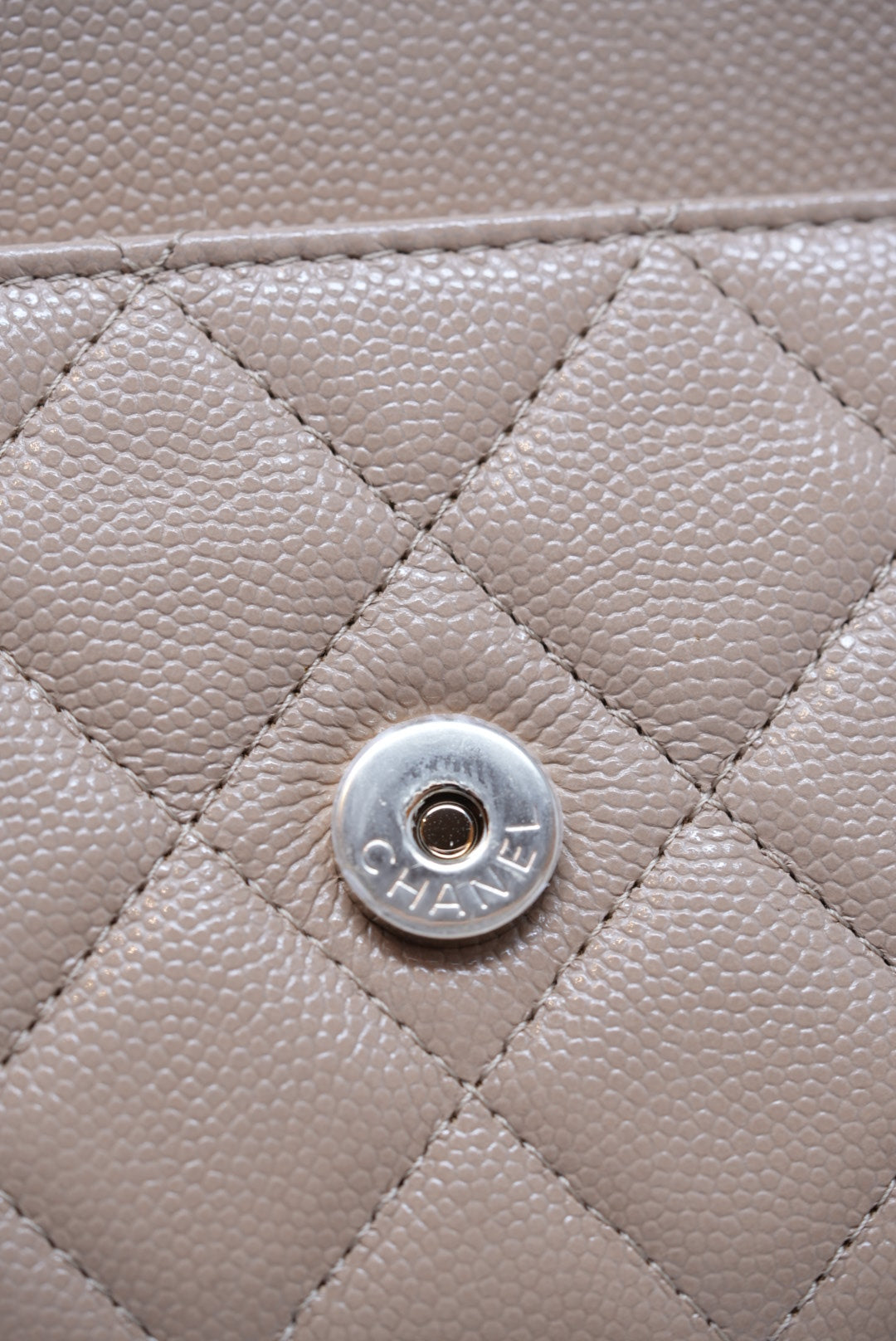 Pre-Owned Chanel Caviar Wallet On Chain Beige