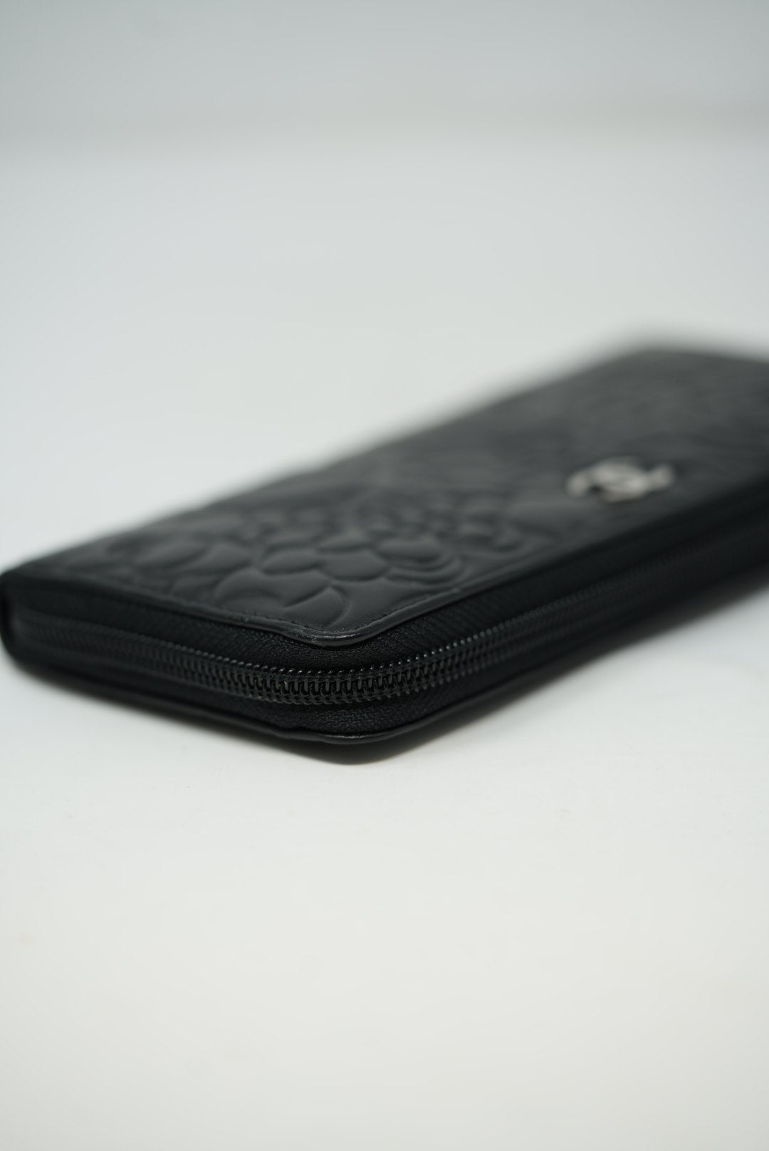 Pre-Owned Chanel Camellia Wallet Never Used 2014