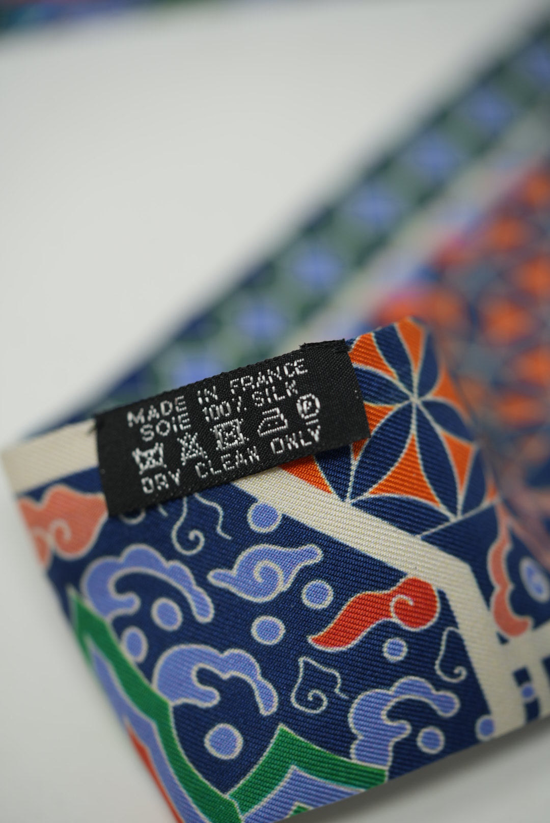 Hermes Multicolor 100% Silk Twilly