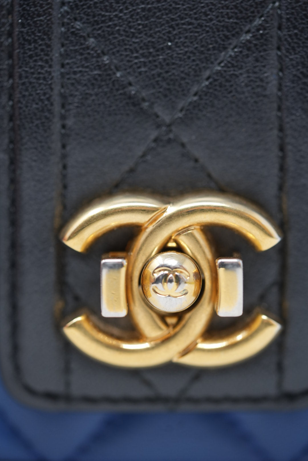 Pre-Owned Chanel Calfskin Wallet On Chain 2016