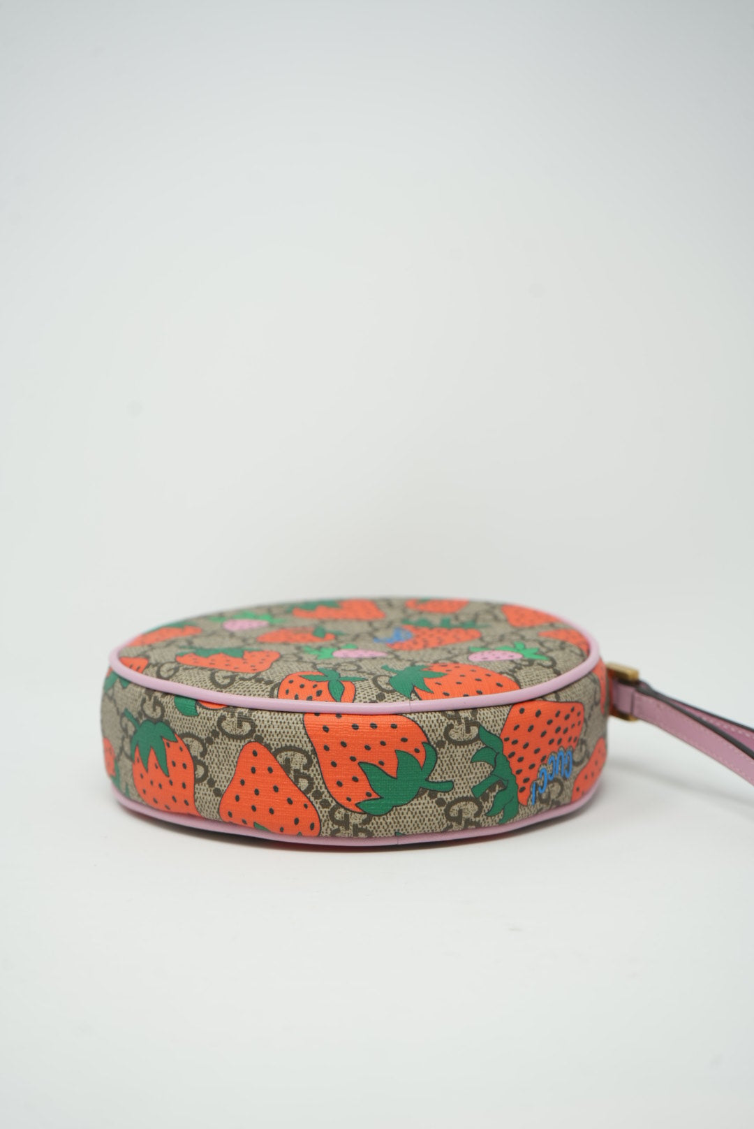 GUCCI GG Supreme Strawberry Pouch