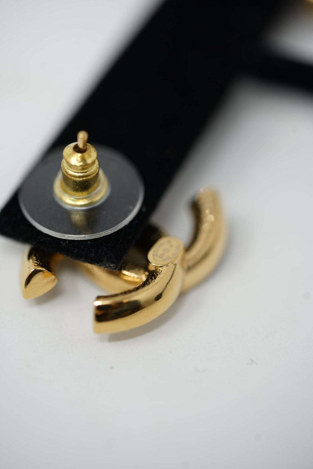 Pre-Owned Chanel 24P CC Enamel Earrings 2024